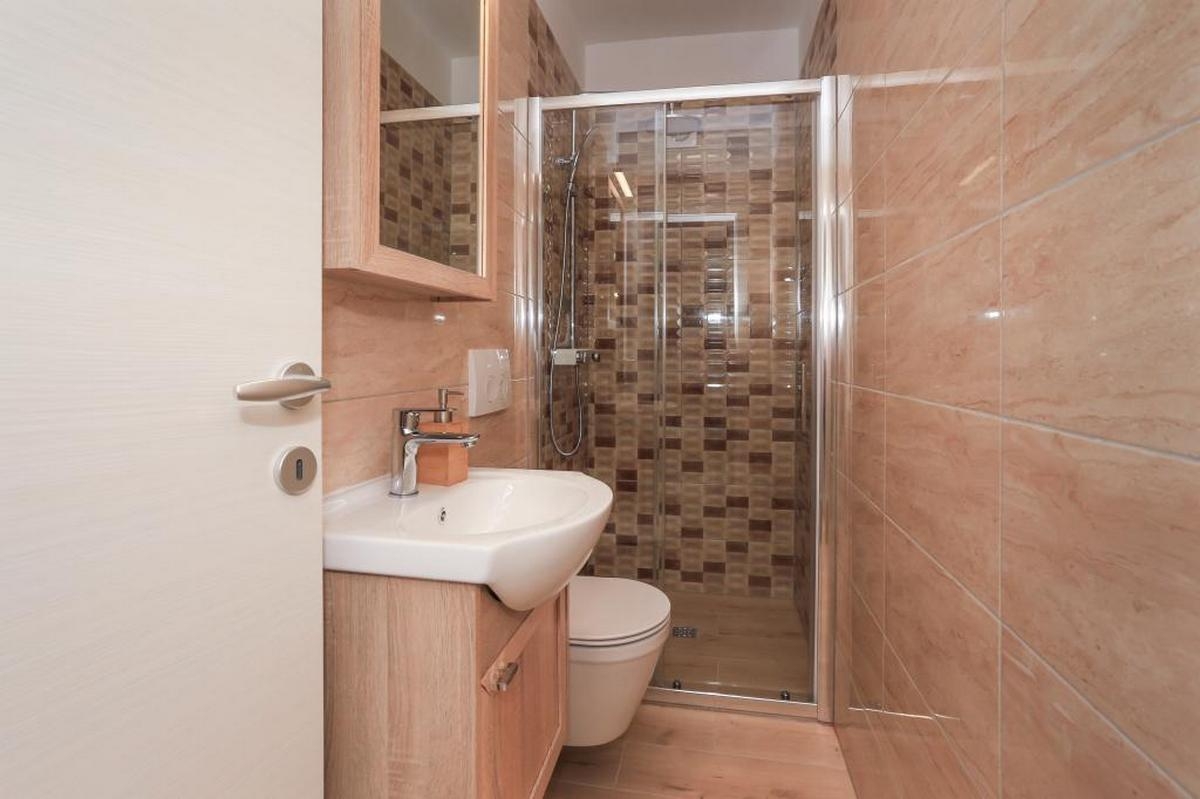 Three bedroom apartment with balcony and sea view Kaštel Gomilica, Kaštela  A-a