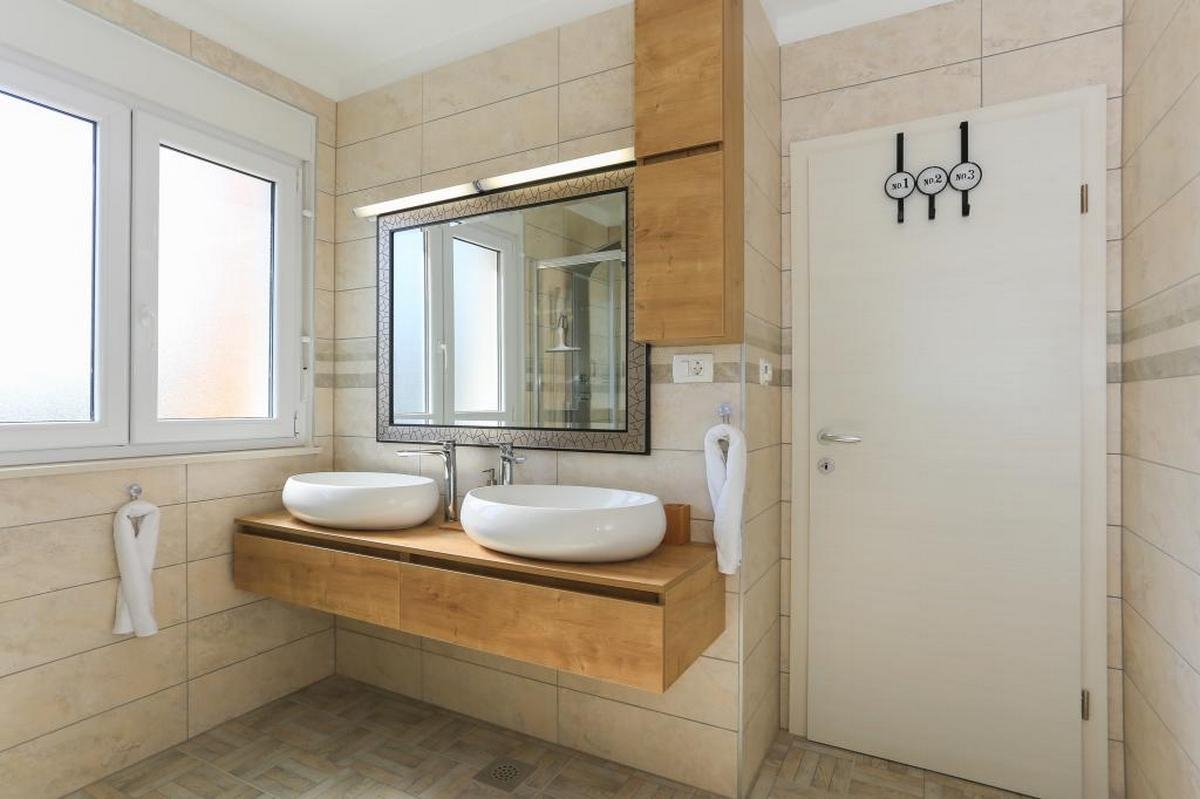 Three bedroom apartment with balcony and sea view Kaštel Gomilica, Kaštela  A-a