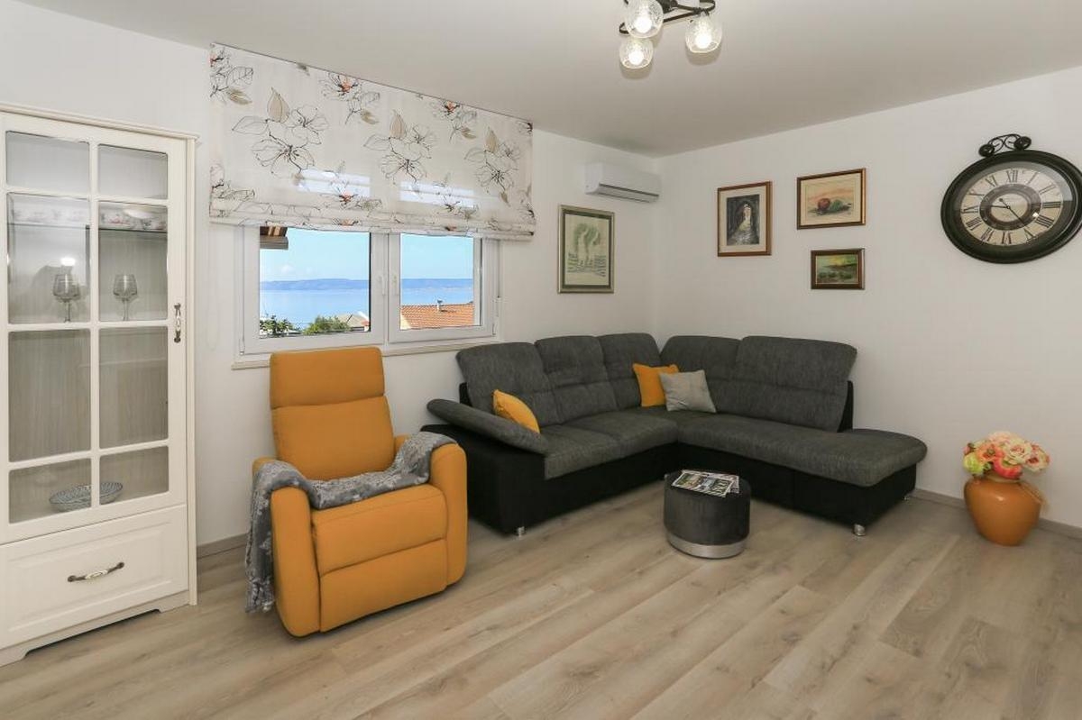 Three bedroom apartment with balcony and sea view Kaštel Gomilica, Kaštela (A-20245-a)