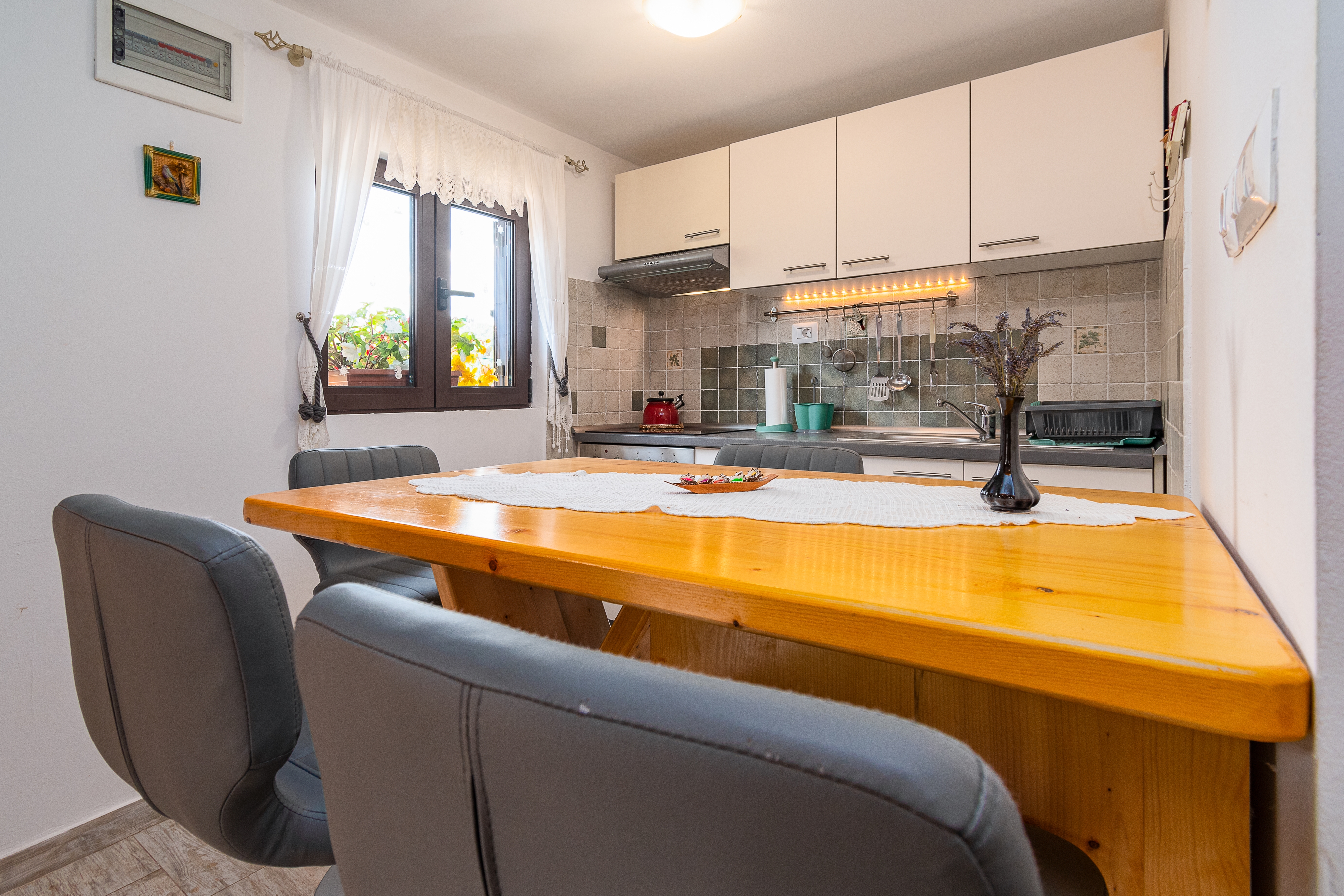 One bedroom apartment with terrace Prezid, Gorski kotar  A-a