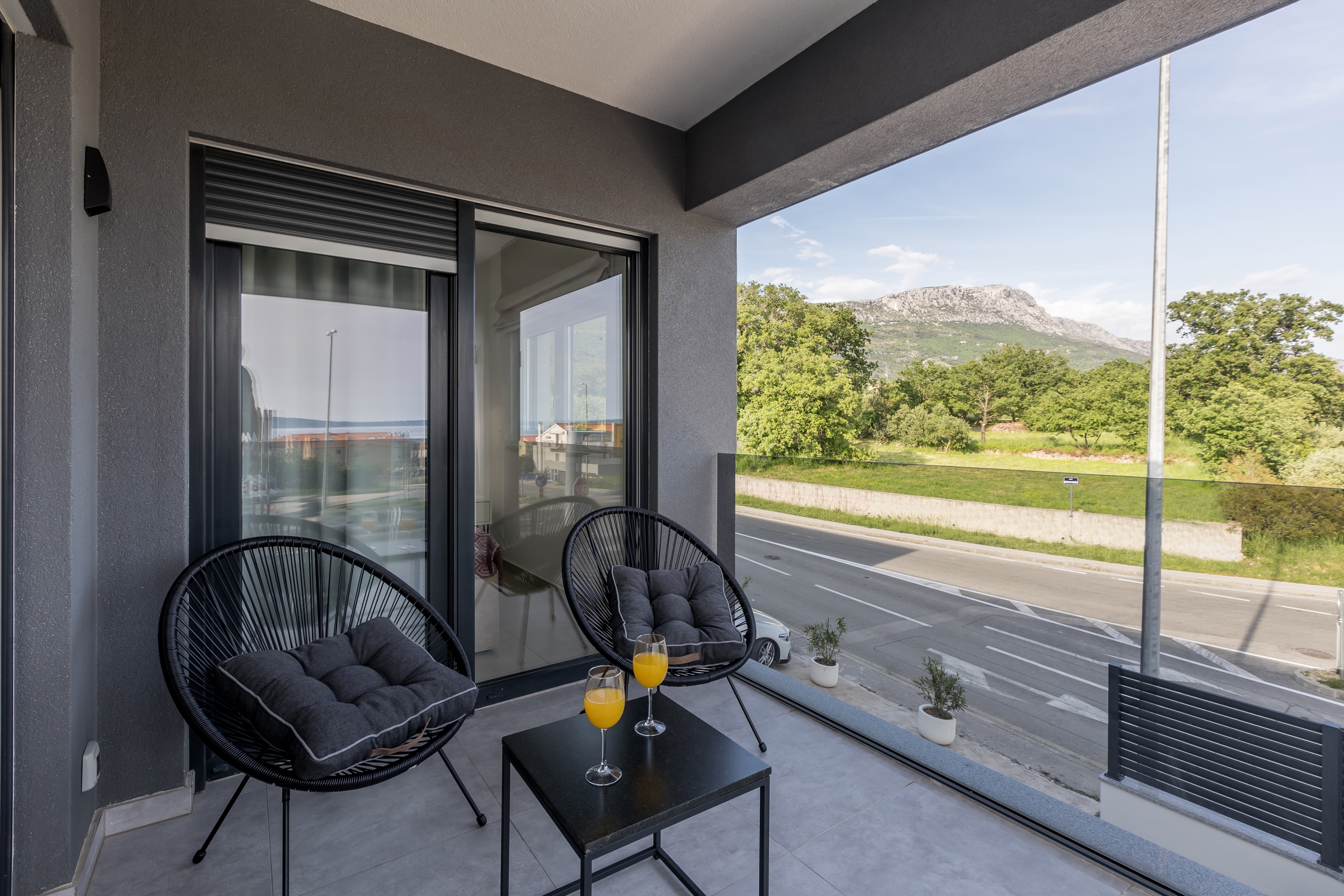 Three bedroom apartment with terrace and sea view Kaštel Lukšić, Kaštela  A-c