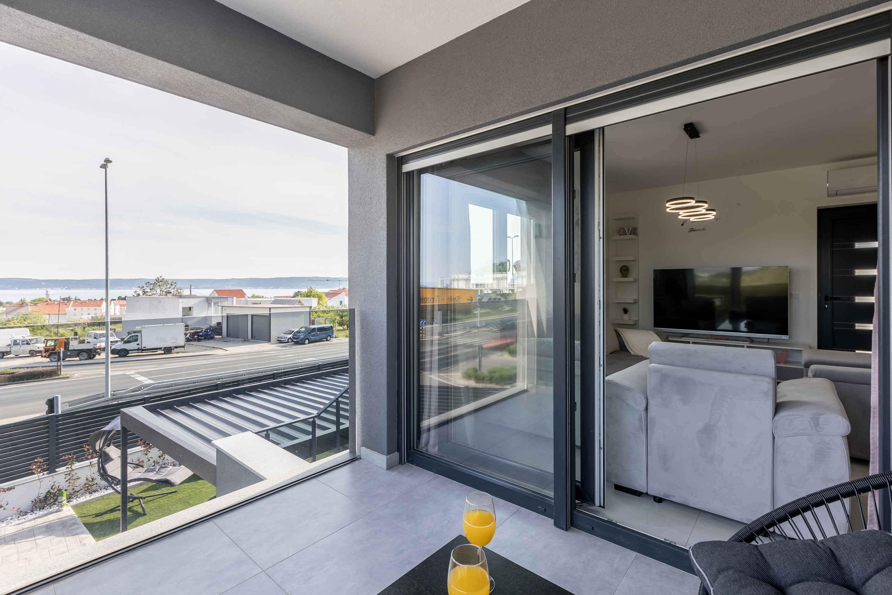 Three bedroom apartment with terrace and sea view Kaštel Lukšić, Kaštela  A-c