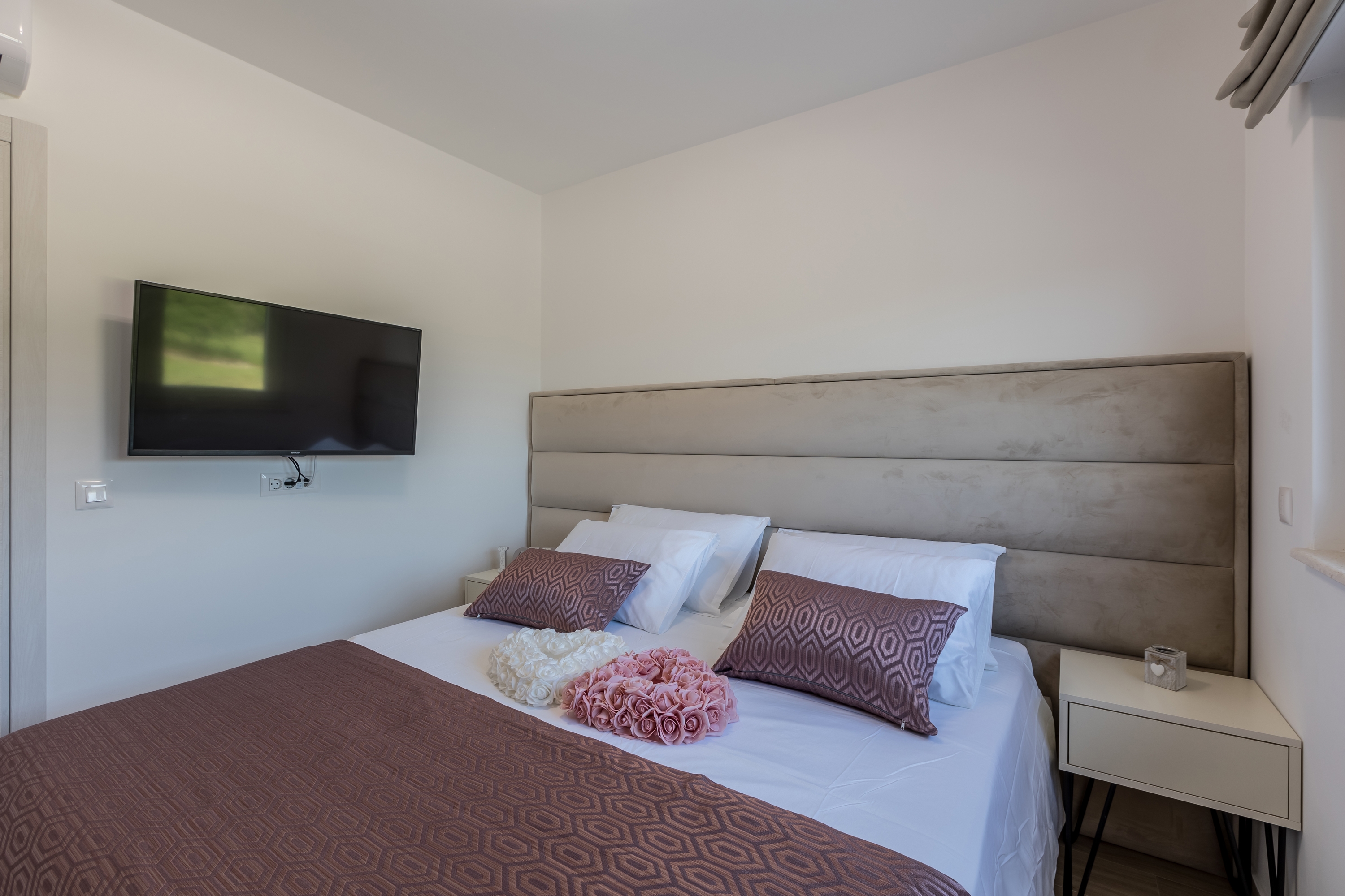 Three bedroom apartment with terrace and sea view Kaštel Lukšić, Kaštela  A-c
