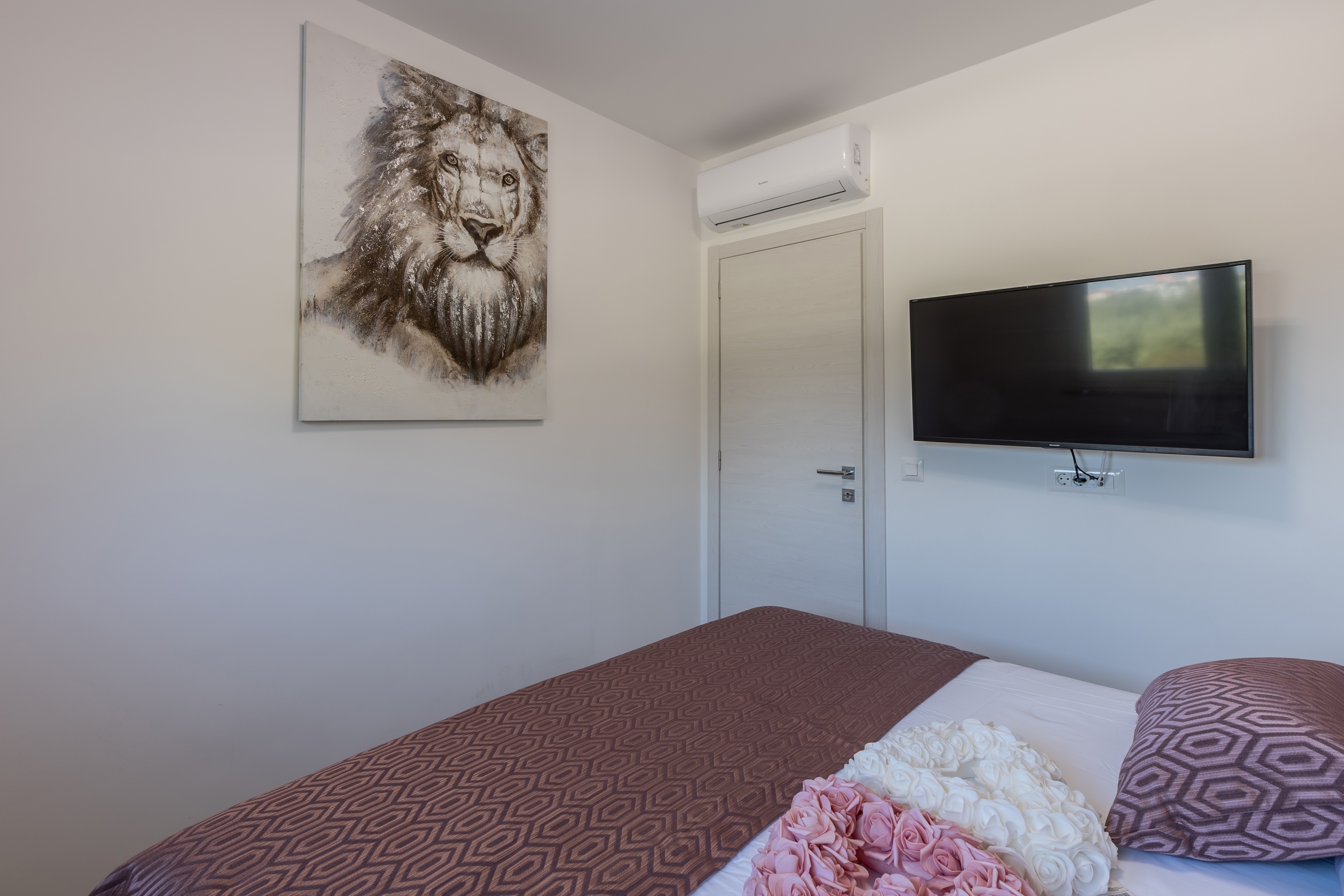 Three bedroom apartment with terrace and sea view Kaštel Lukšić, Kaštela  A-c