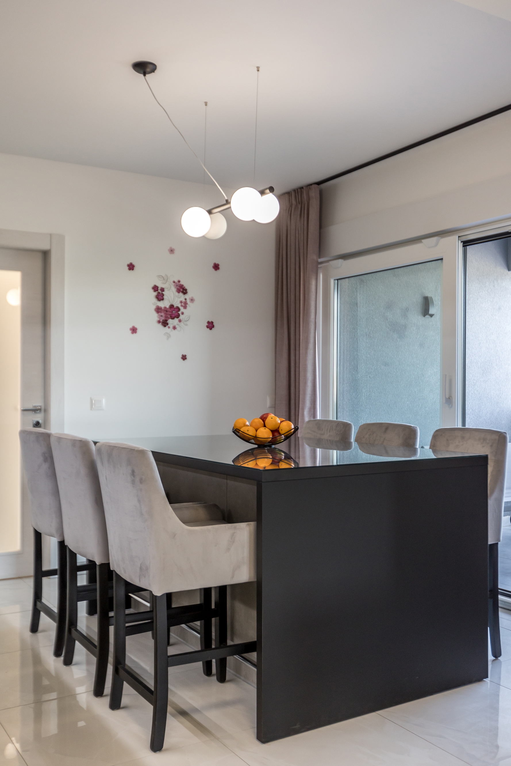 Three bedroom apartment with terrace and sea view Kaštel Lukšić, Kaštela  A-c