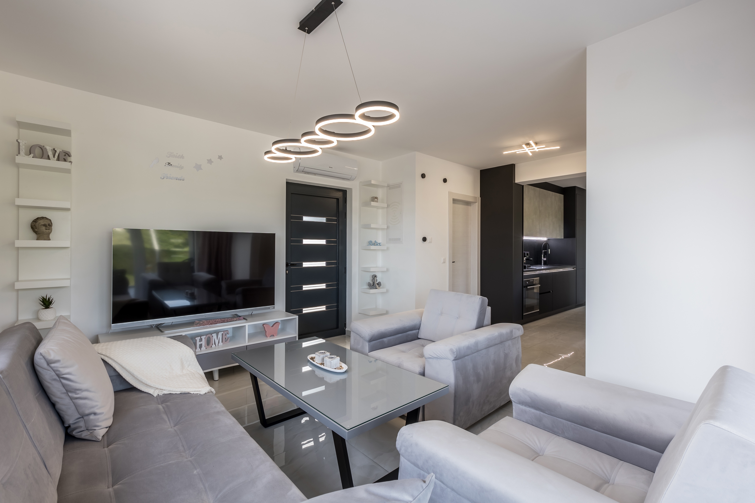 Three bedroom apartment with terrace and sea view Kaštel Lukšić, Kaštela  A-c