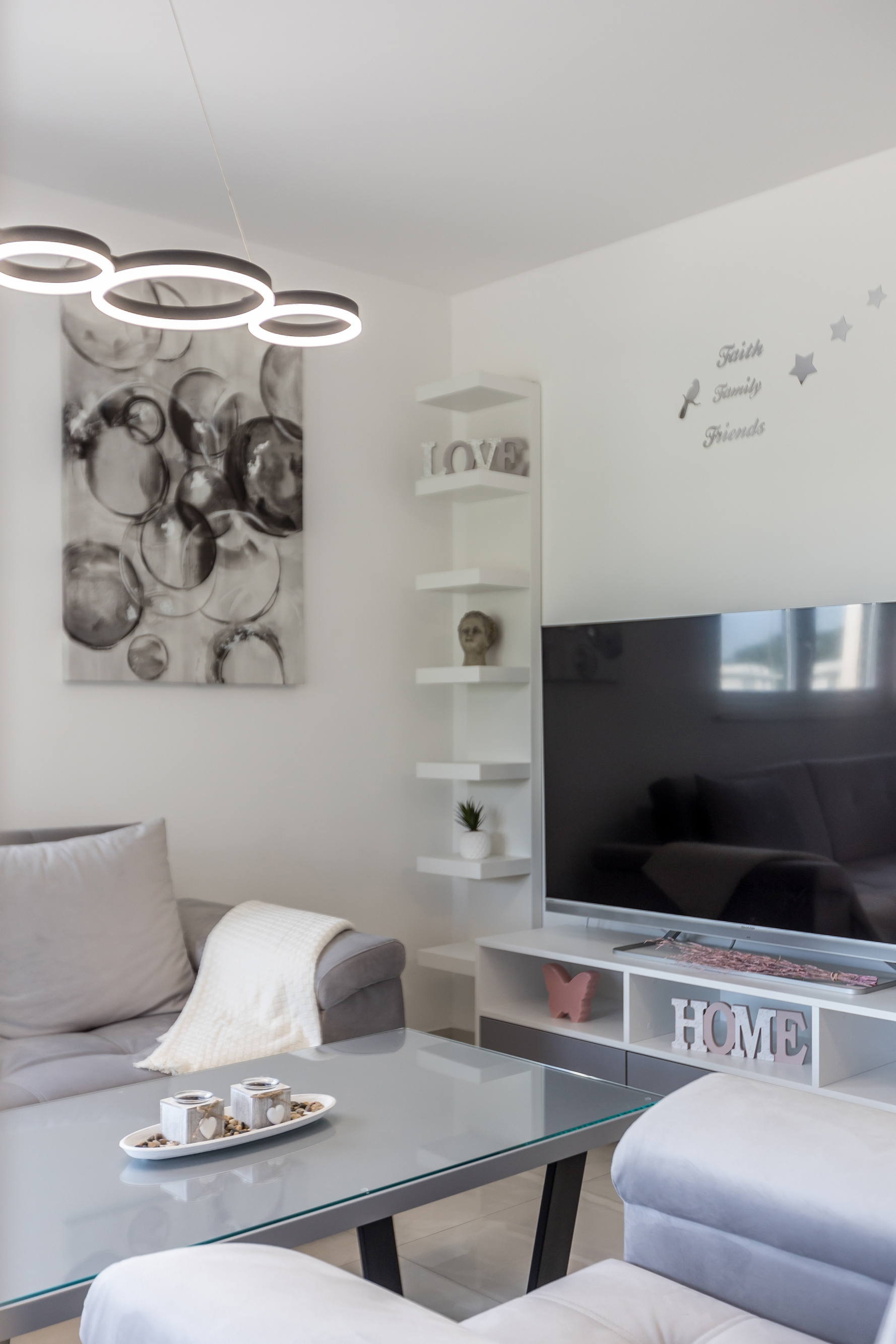 Three bedroom apartment with terrace and sea view Kaštel Lukšić, Kaštela  A-c