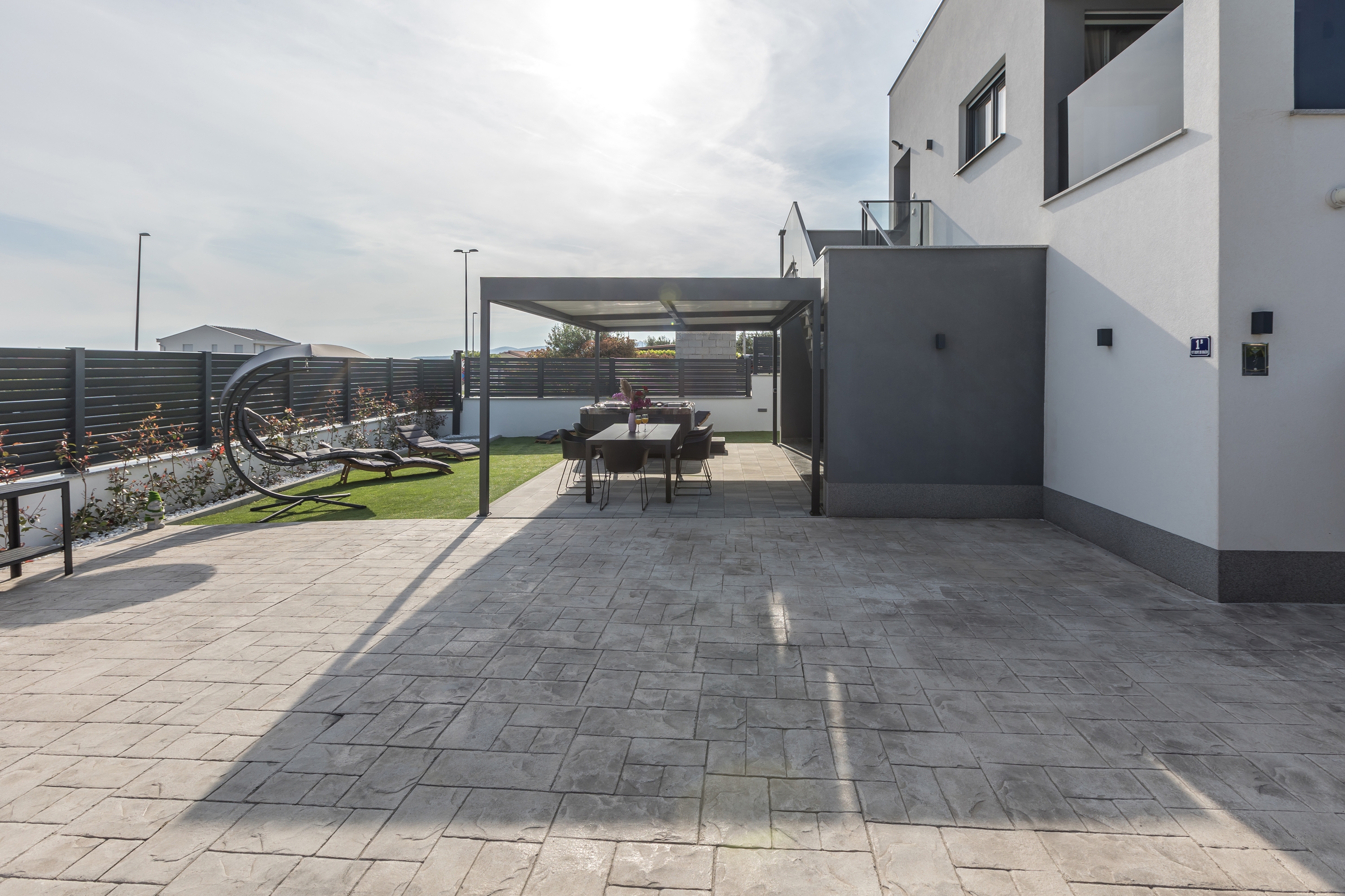 Three bedroom apartment with terrace and sea view Kaštel Lukšić, Kaštela  A-c