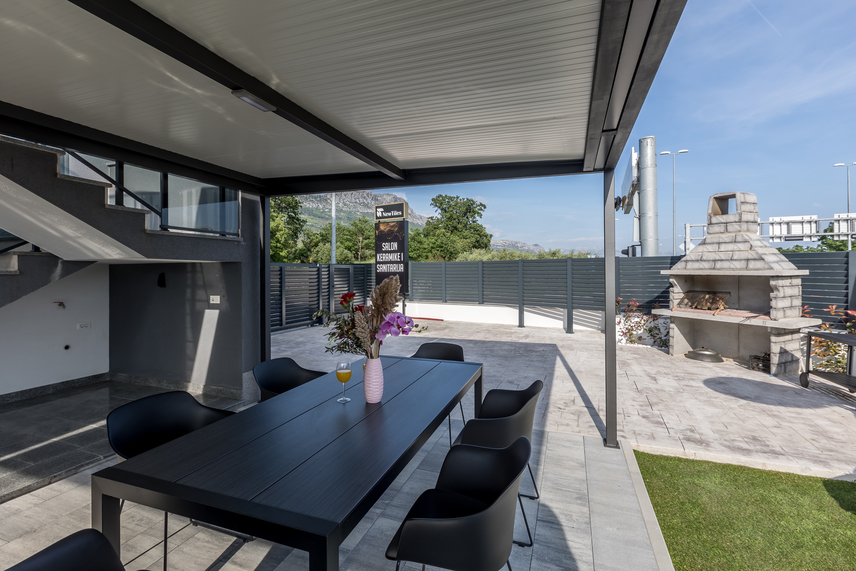 Three bedroom apartment with terrace and sea view Kaštel Lukšić, Kaštela  A-c