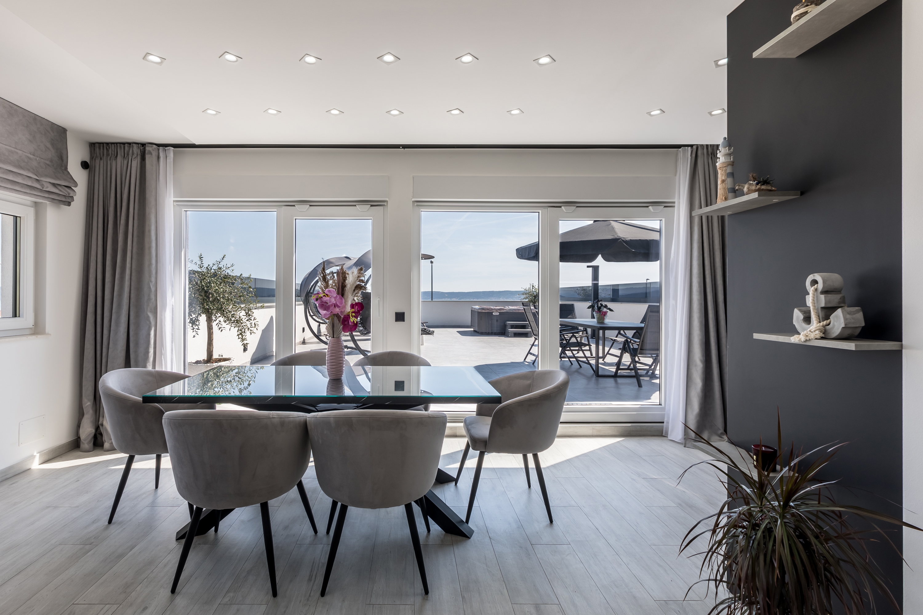 Two bedroom apartment with terrace and sea view Kaštel Lukšić, Kaštela  A-d