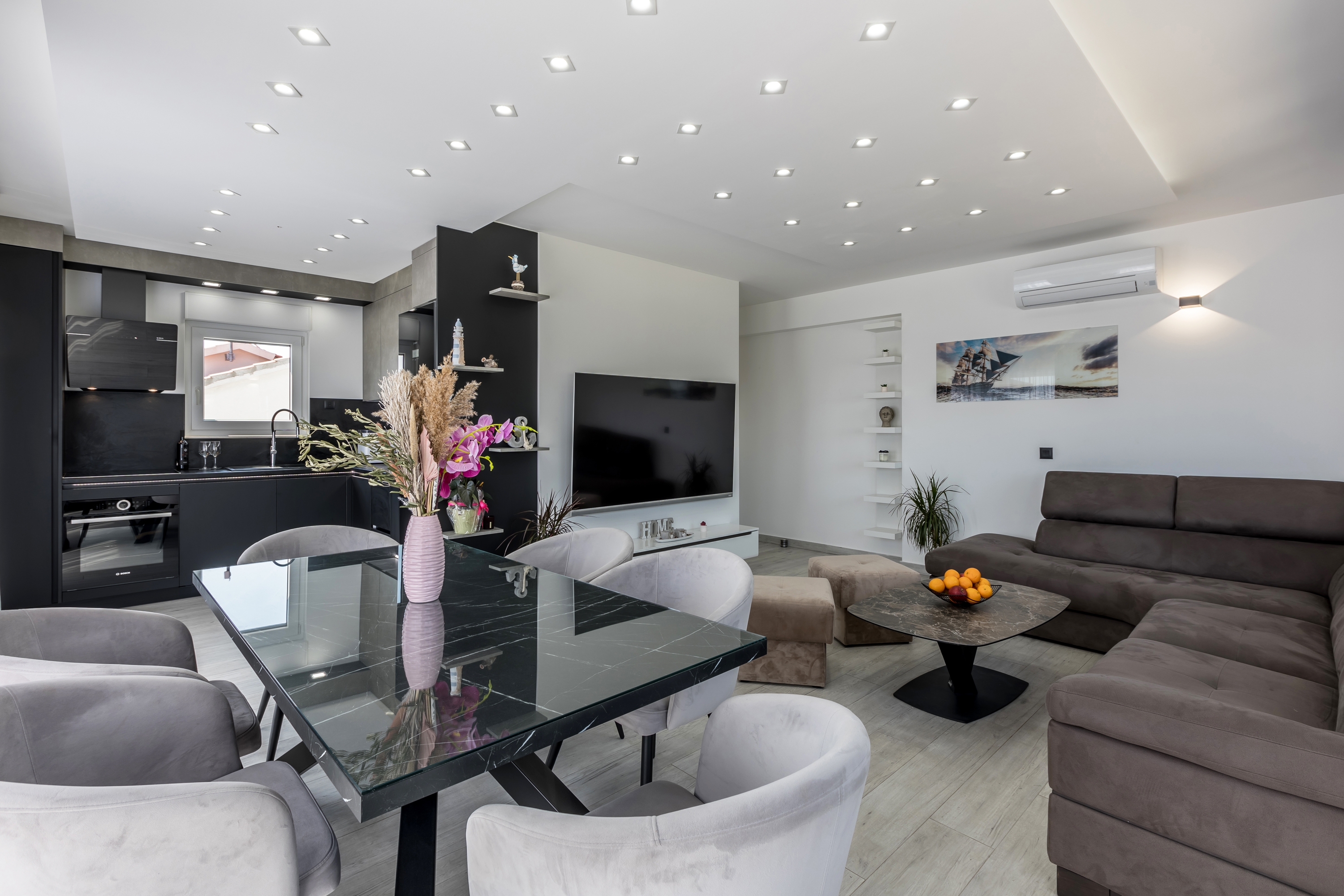 Two bedroom apartment with terrace and sea view Kaštel Lukšić, Kaštela  A-d