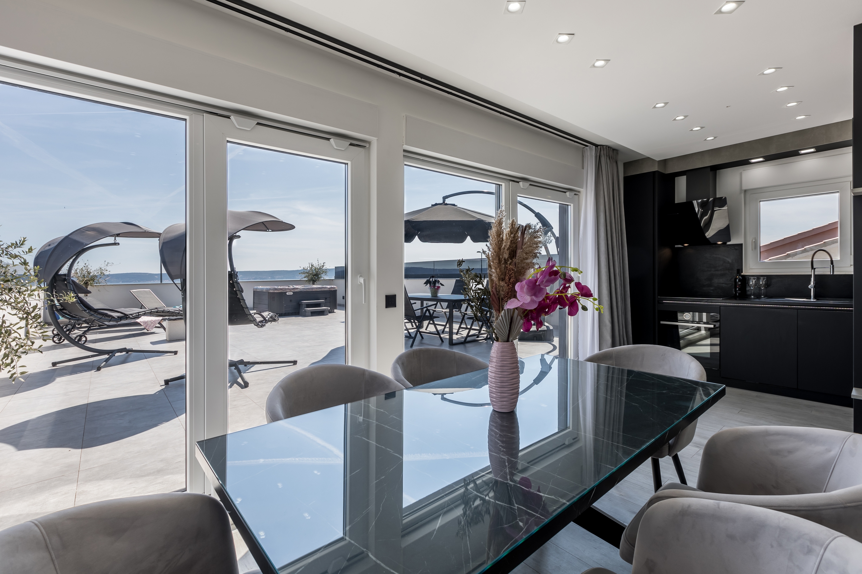 Two bedroom apartment with terrace and sea view Kaštel Lukšić, Kaštela  A-d