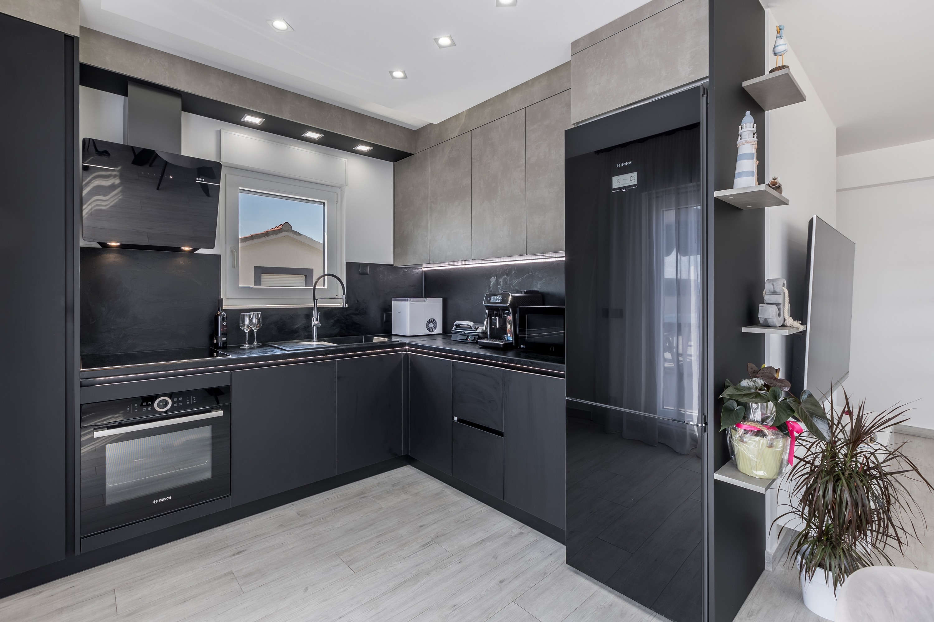 Two bedroom apartment with terrace and sea view Kaštel Lukšić, Kaštela  A-d
