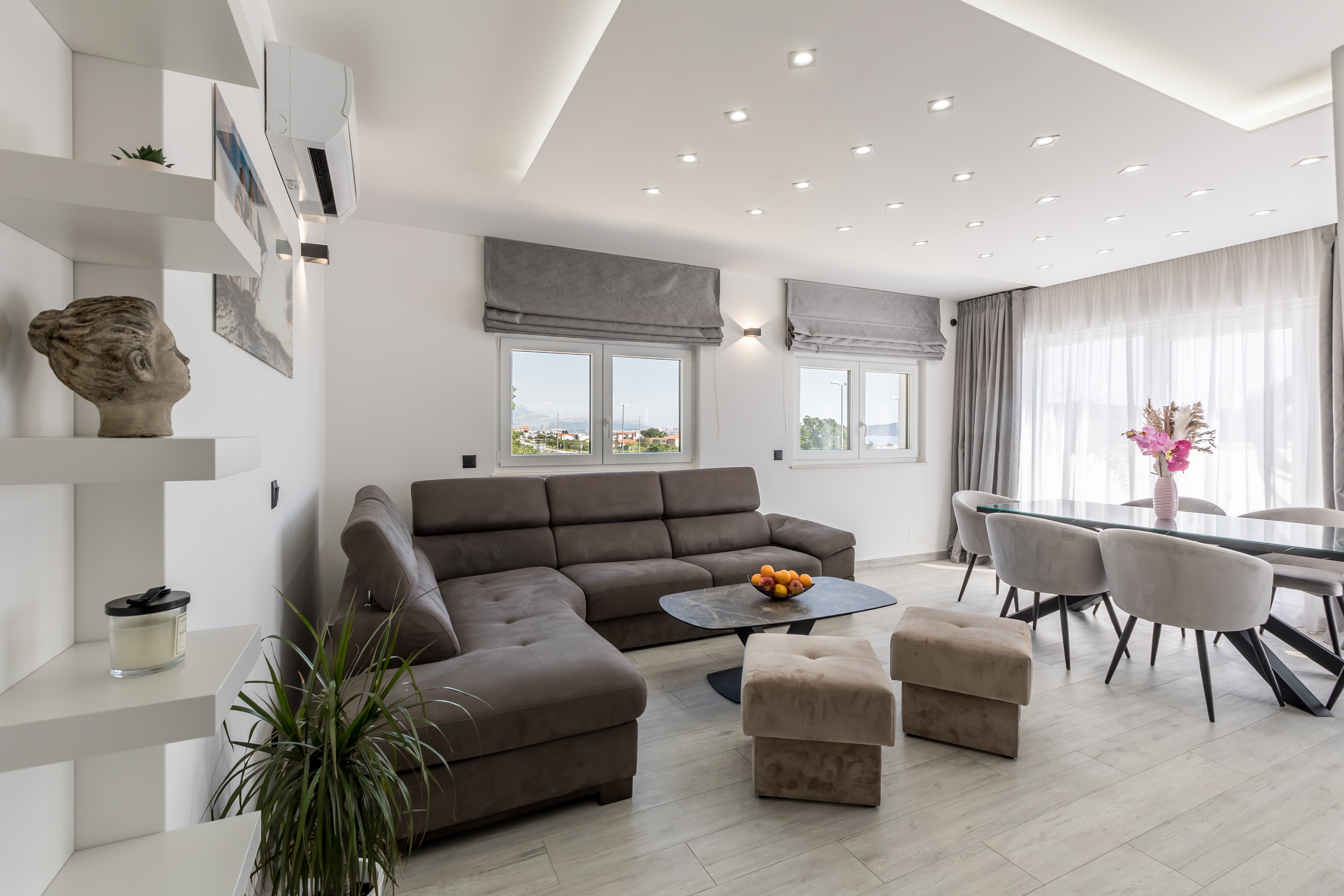 Two bedroom apartment with terrace and sea view Kaštel Lukšić, Kaštela  A-d