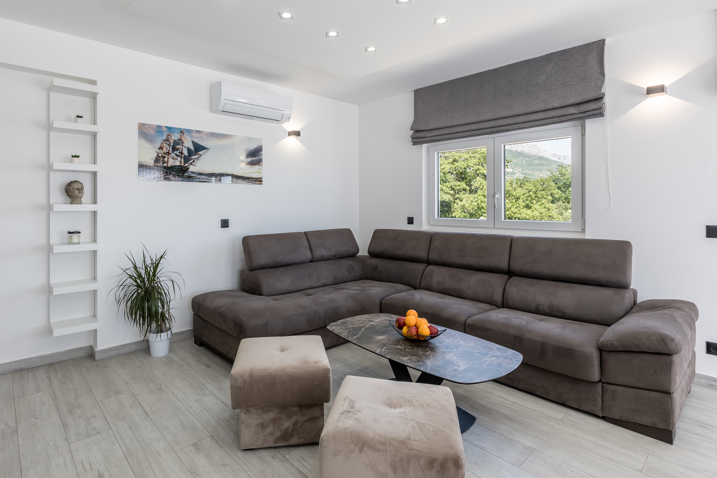Two bedroom apartment with terrace and sea view Kaštel Lukšić, Kaštela  A-d
