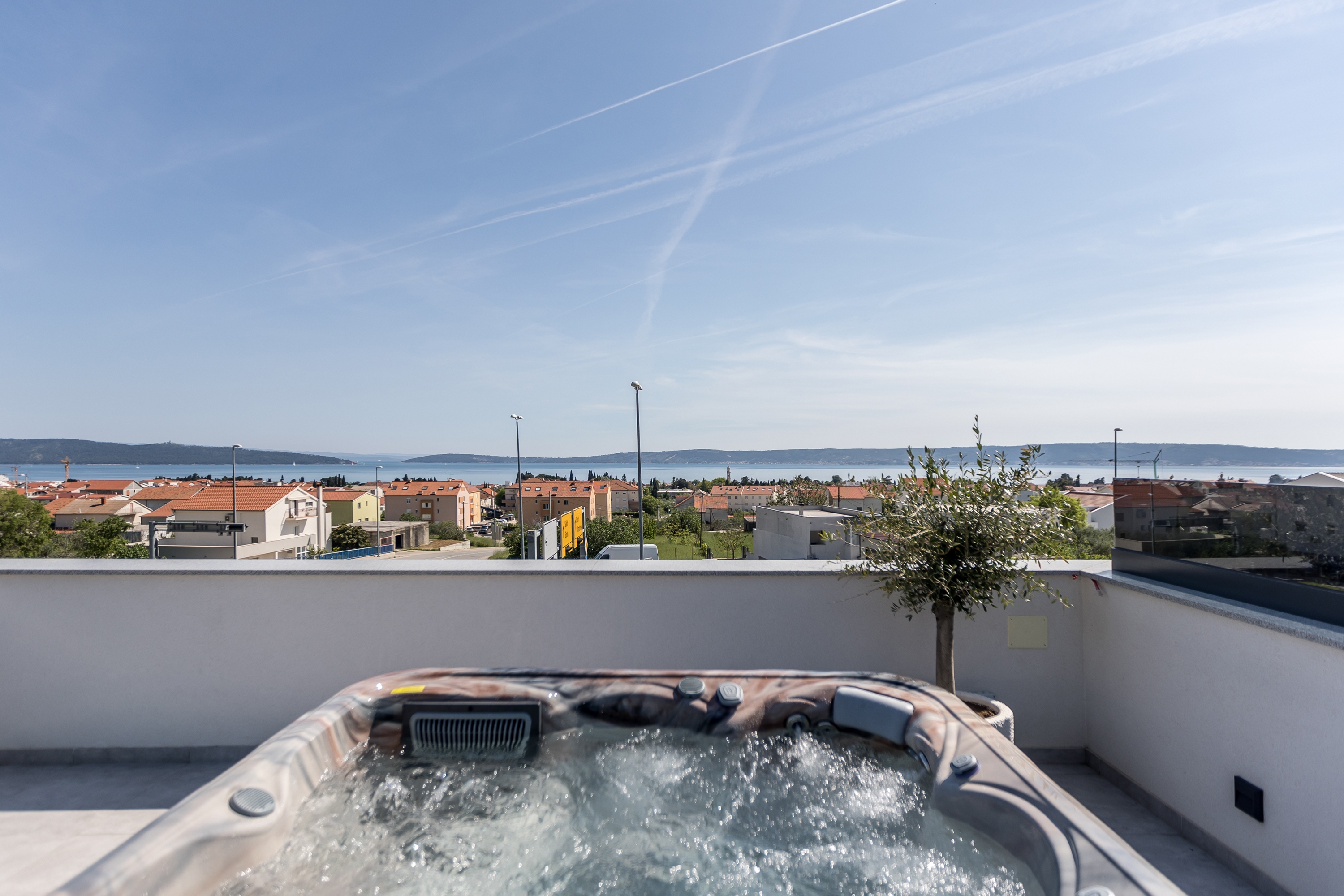 Two bedroom apartment with terrace and sea view Kaštel Lukšić, Kaštela  A-d