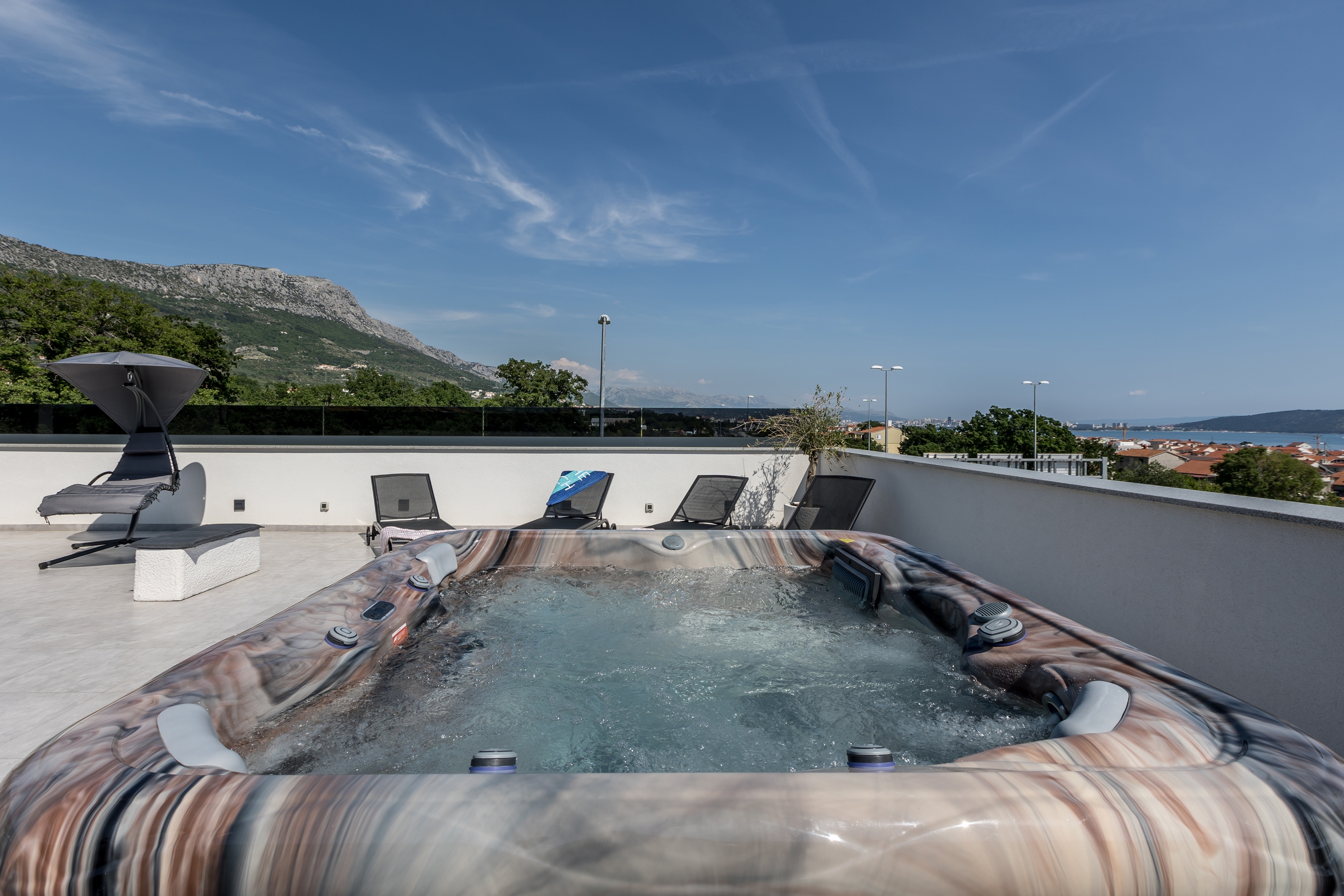 Two bedroom apartment with terrace and sea view Kaštel Lukšić, Kaštela  A-d