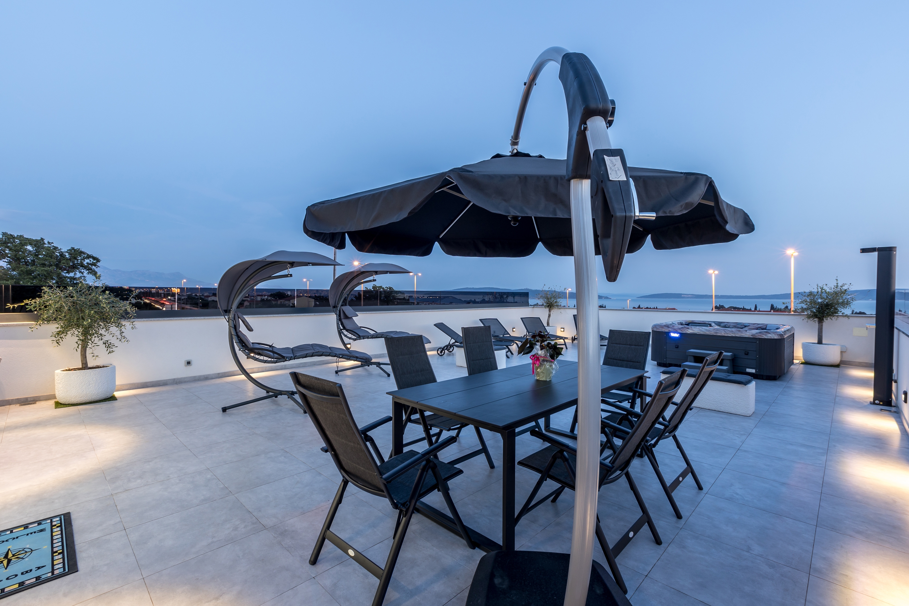 Two bedroom apartment with terrace and sea view Kaštel Lukšić, Kaštela  A-d