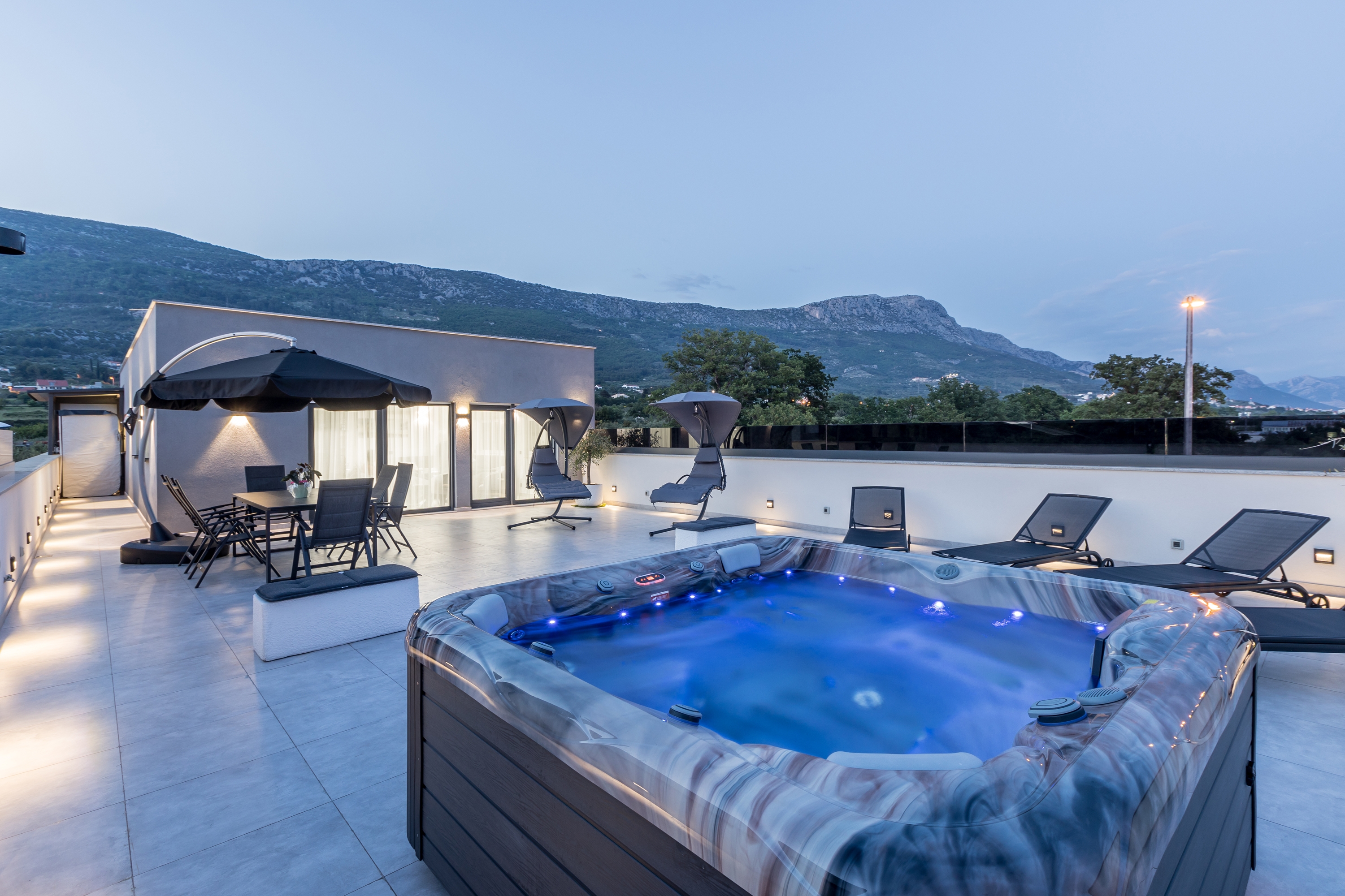 Two bedroom apartment with terrace and sea view Kaštel Lukšić, Kaštela  A-d