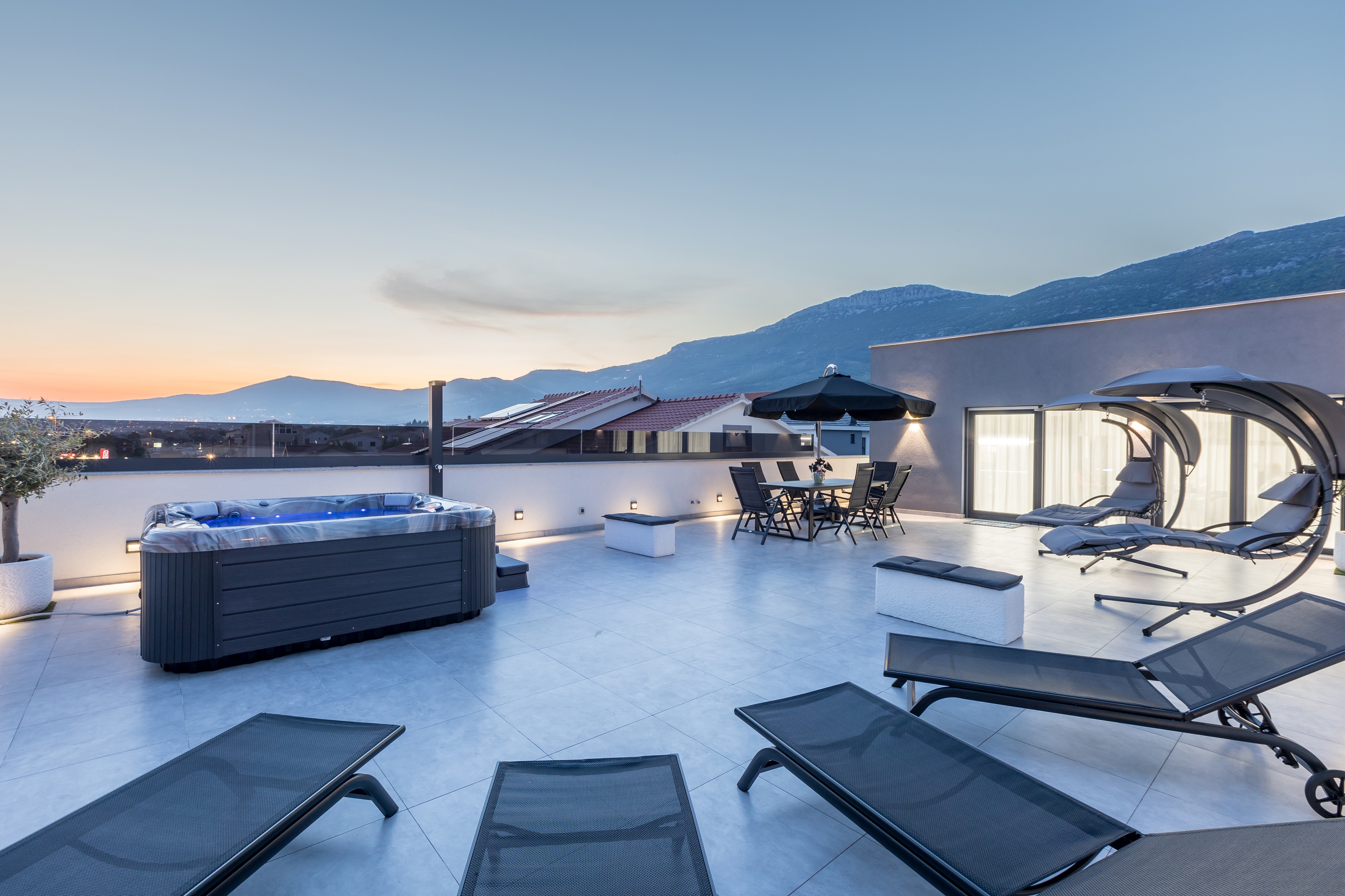 Two bedroom apartment with terrace and sea view Kaštel Lukšić, Kaštela  A-d