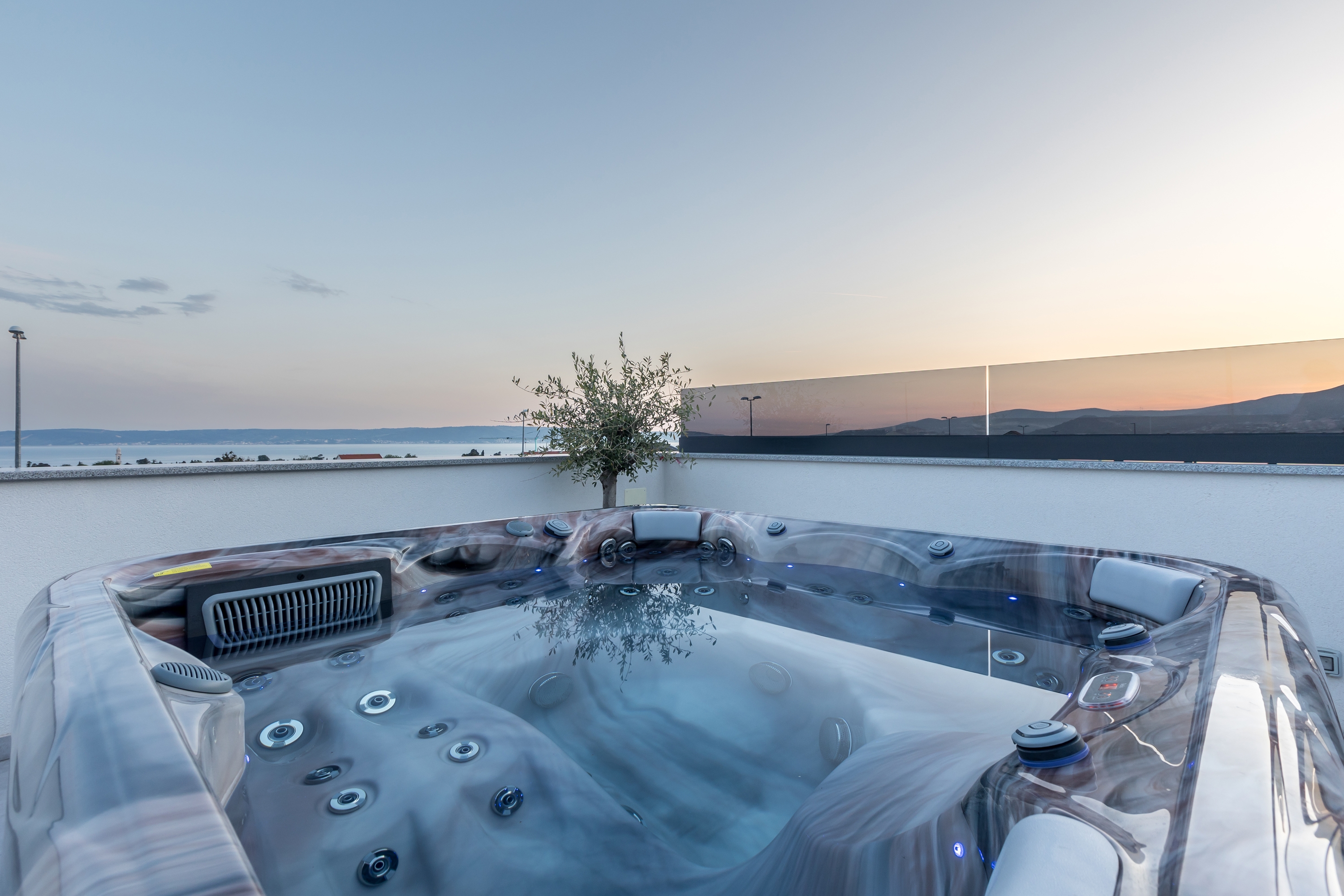Two bedroom apartment with terrace and sea view Kaštel Lukšić, Kaštela  A-d