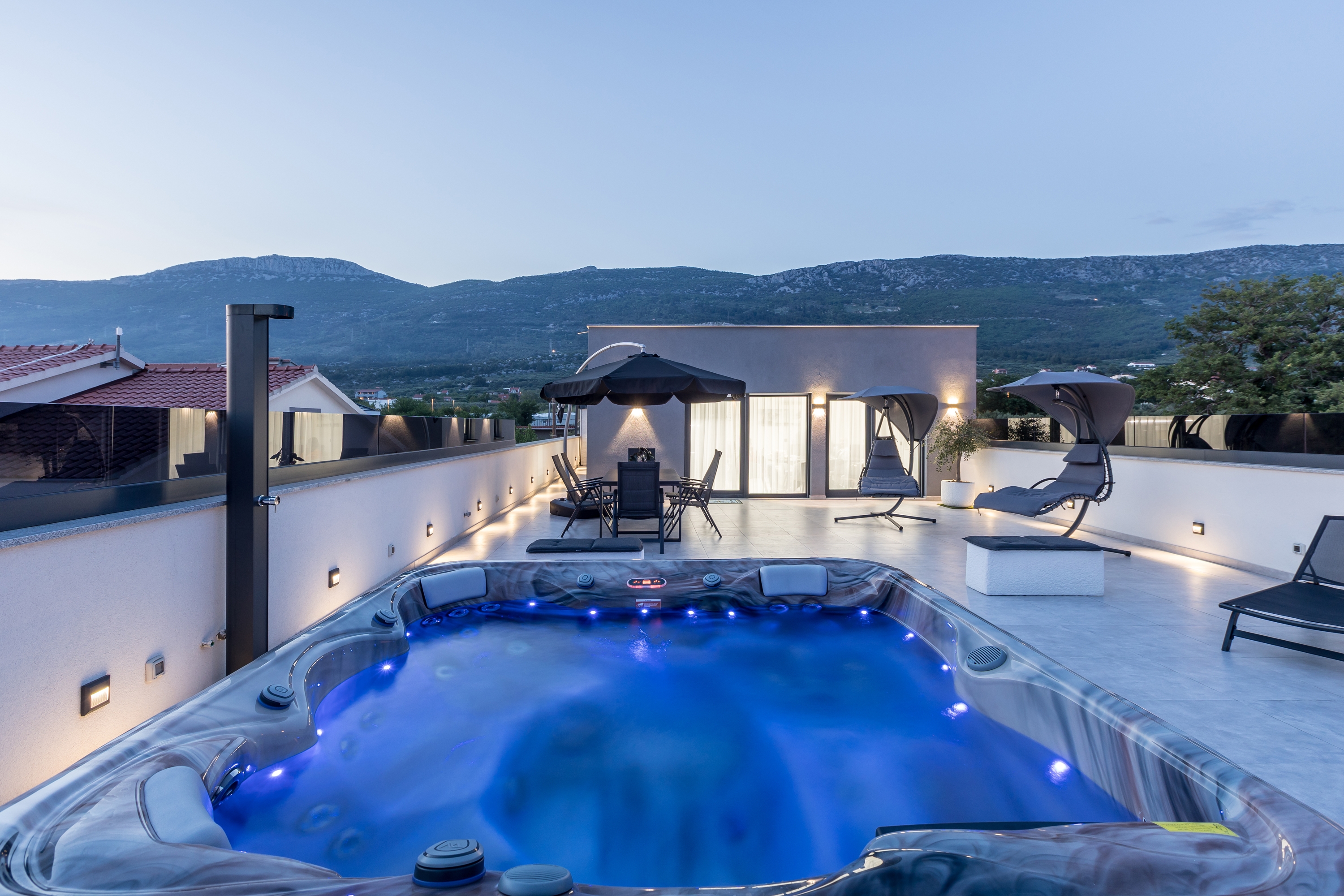 Two bedroom apartment with terrace and sea view Kaštel Lukšić, Kaštela  A-d