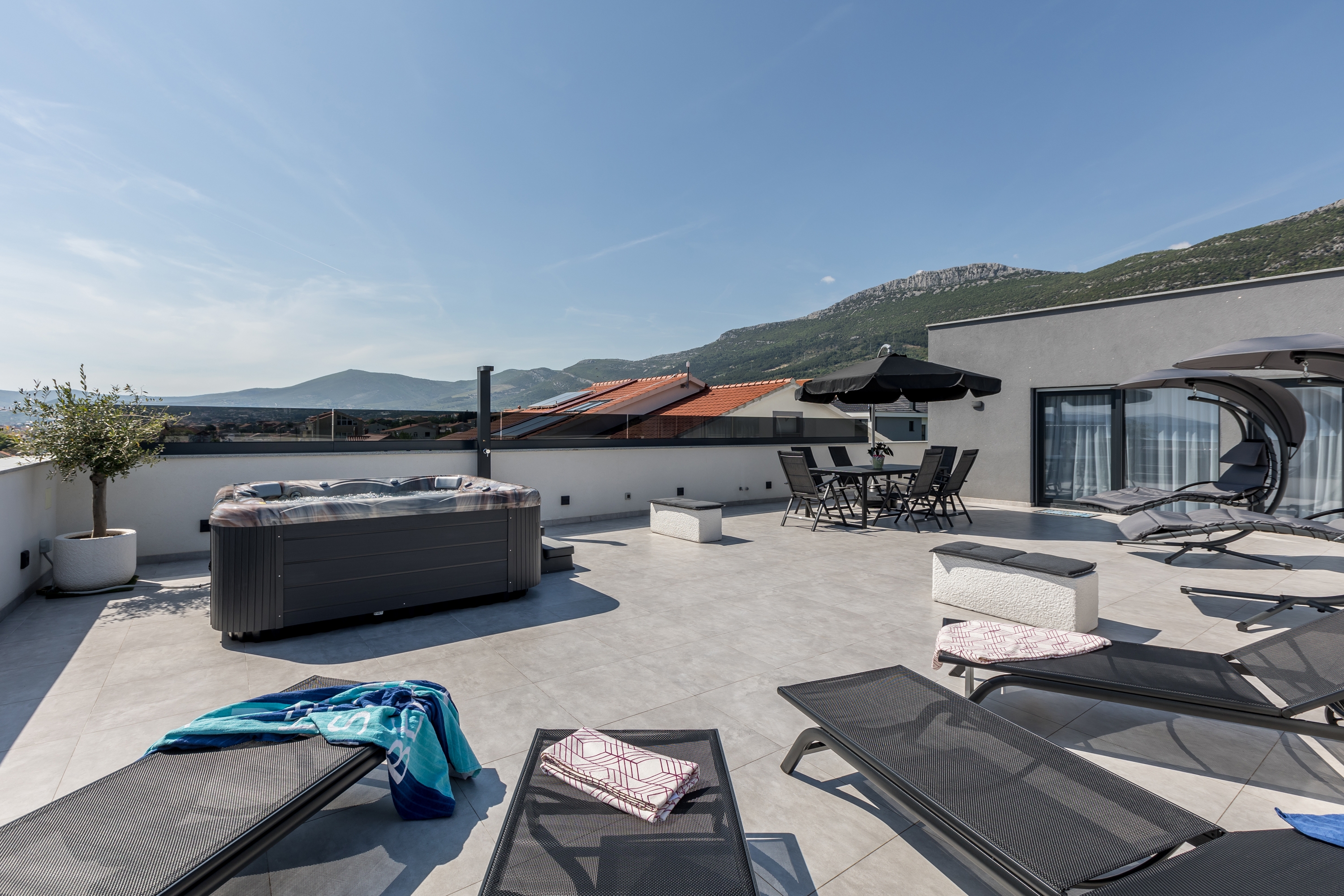 Two bedroom apartment with terrace and sea view Kaštel Lukšić, Kaštela  A-d