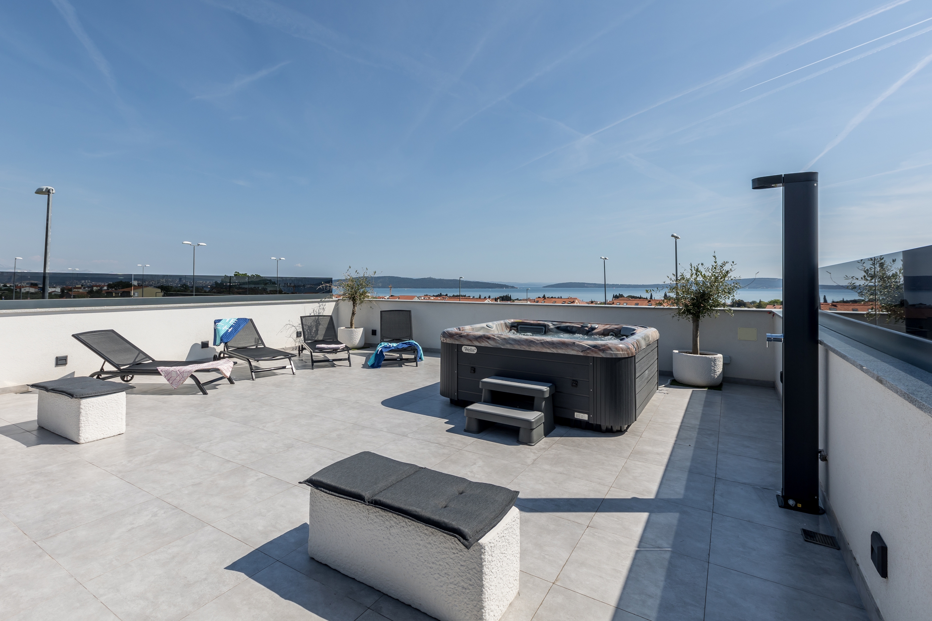 Two bedroom apartment with terrace and sea view Kaštel Lukšić, Kaštela  A-d