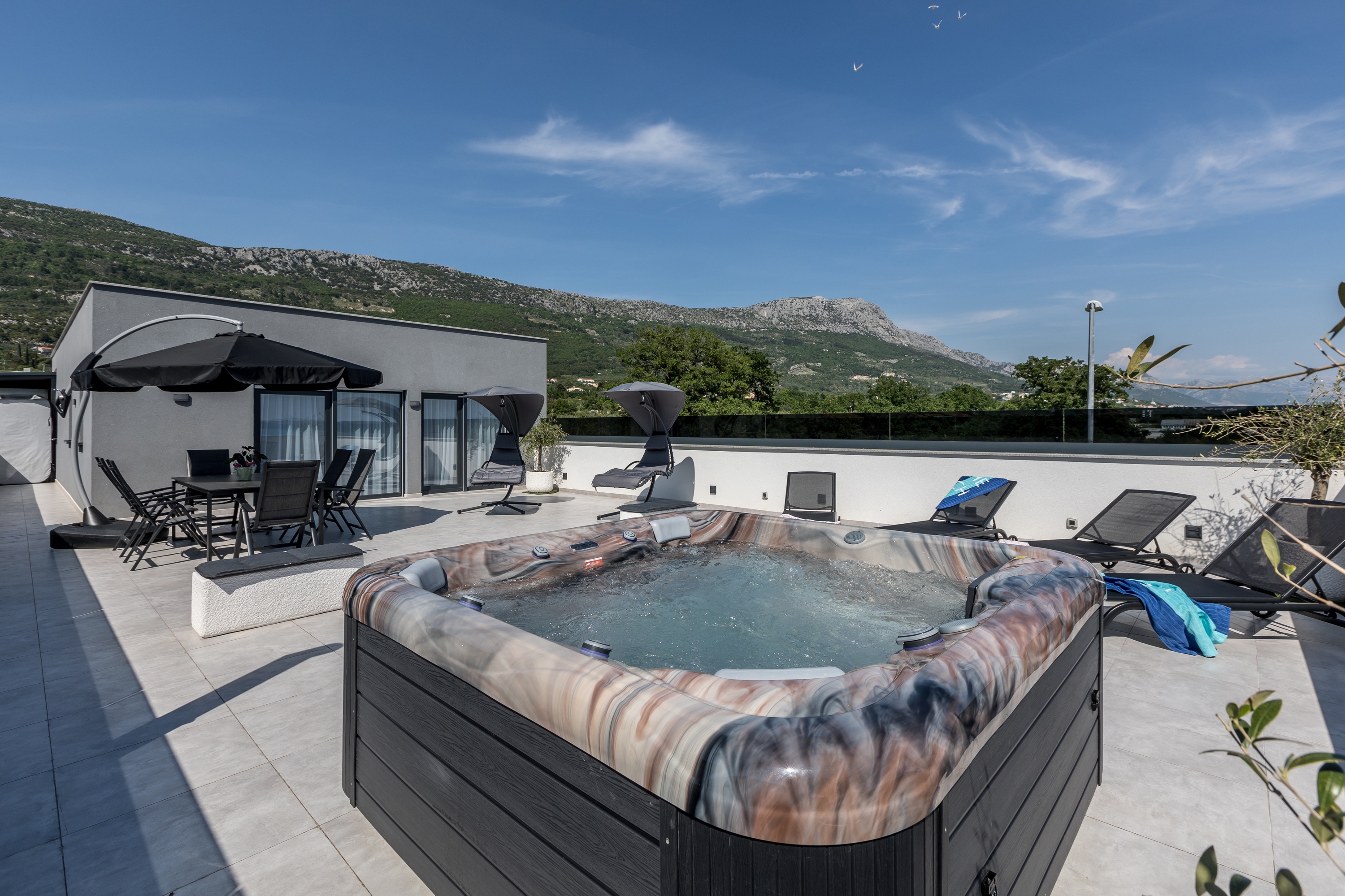 Two bedroom apartment with terrace and sea view Kaštel Lukšić, Kaštela  A-d