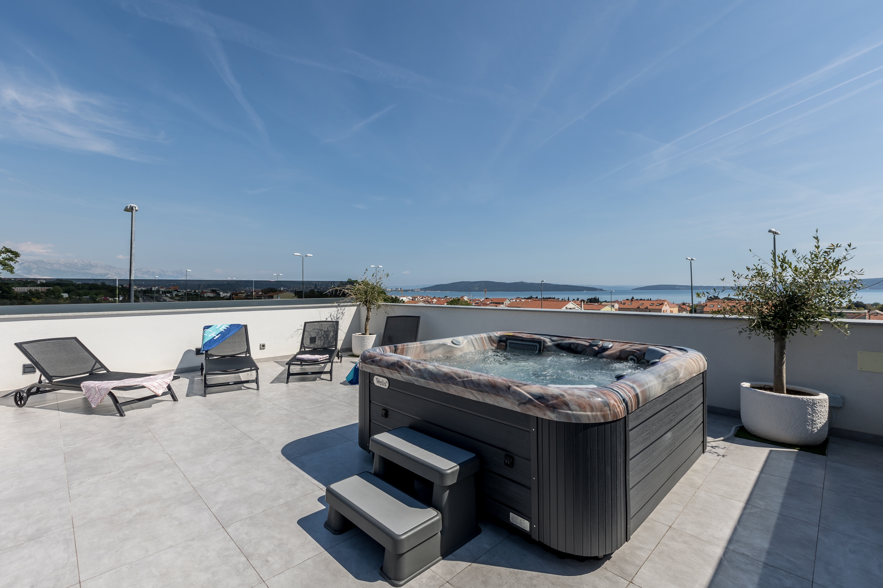 Two bedroom apartment with terrace and sea view Kaštel Lukšić, Kaštela  A-d