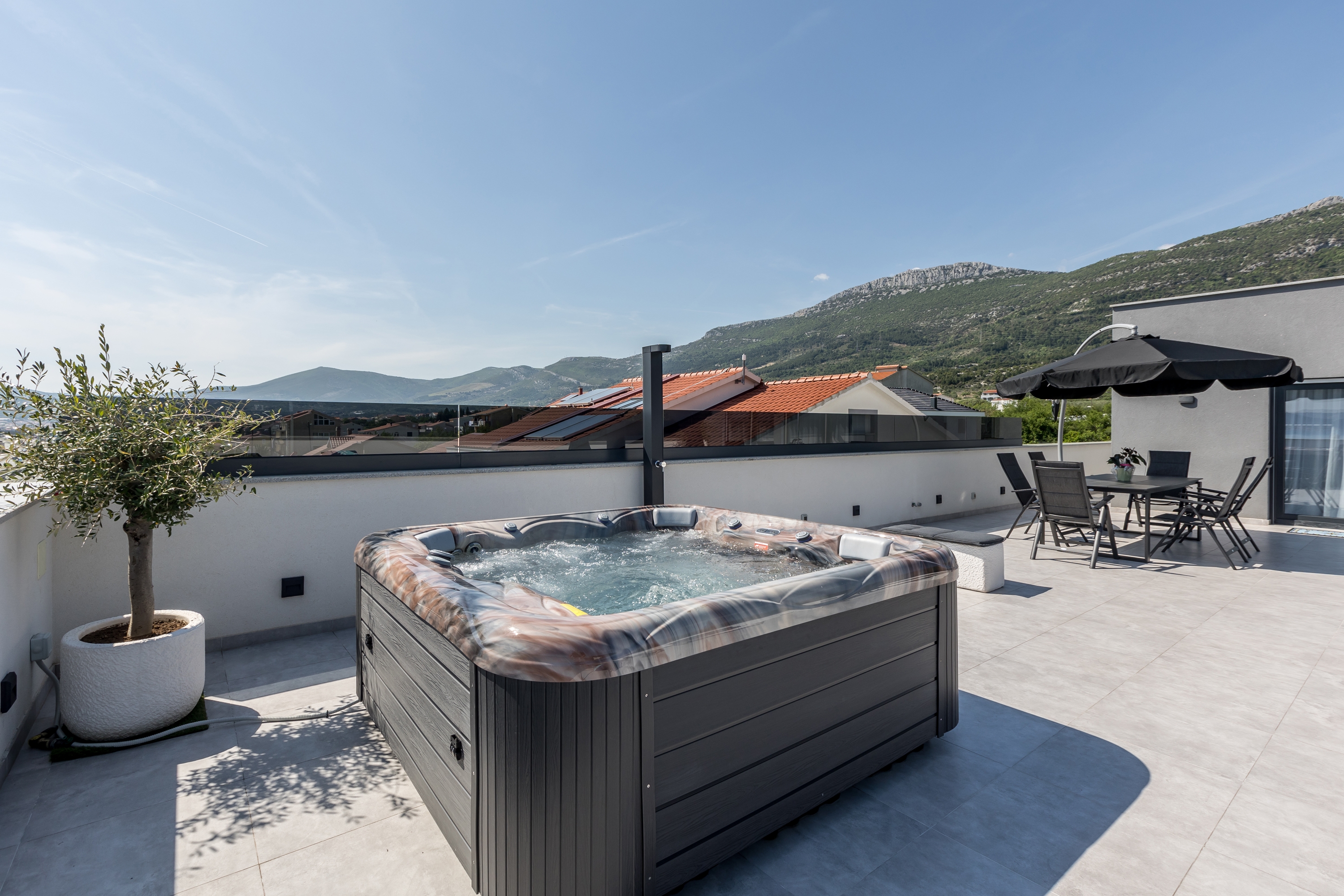 Two bedroom apartment with terrace and sea view Kaštel Lukšić, Kaštela  A-d