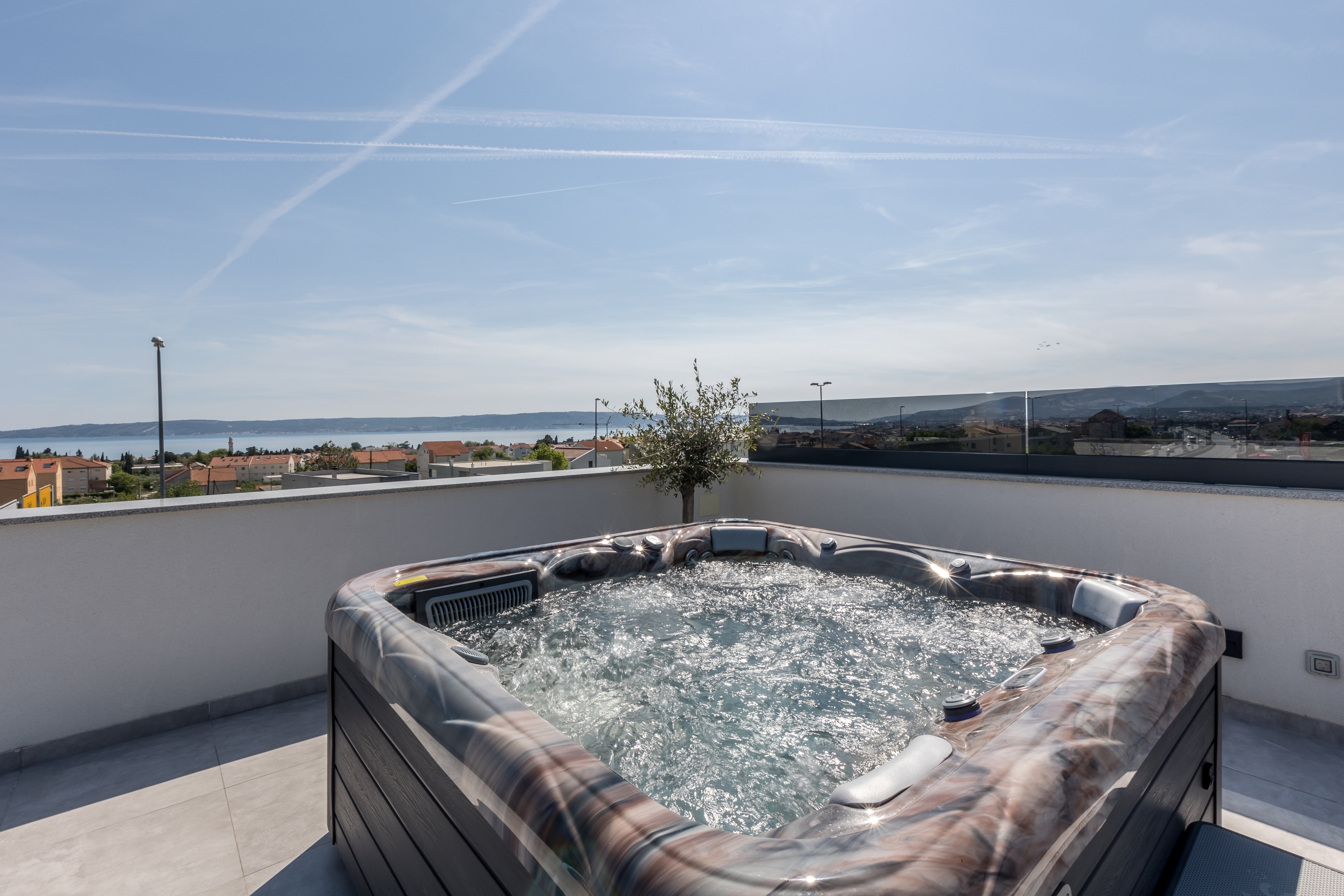 Two bedroom apartment with terrace and sea view Kaštel Lukšić, Kaštela  A-d