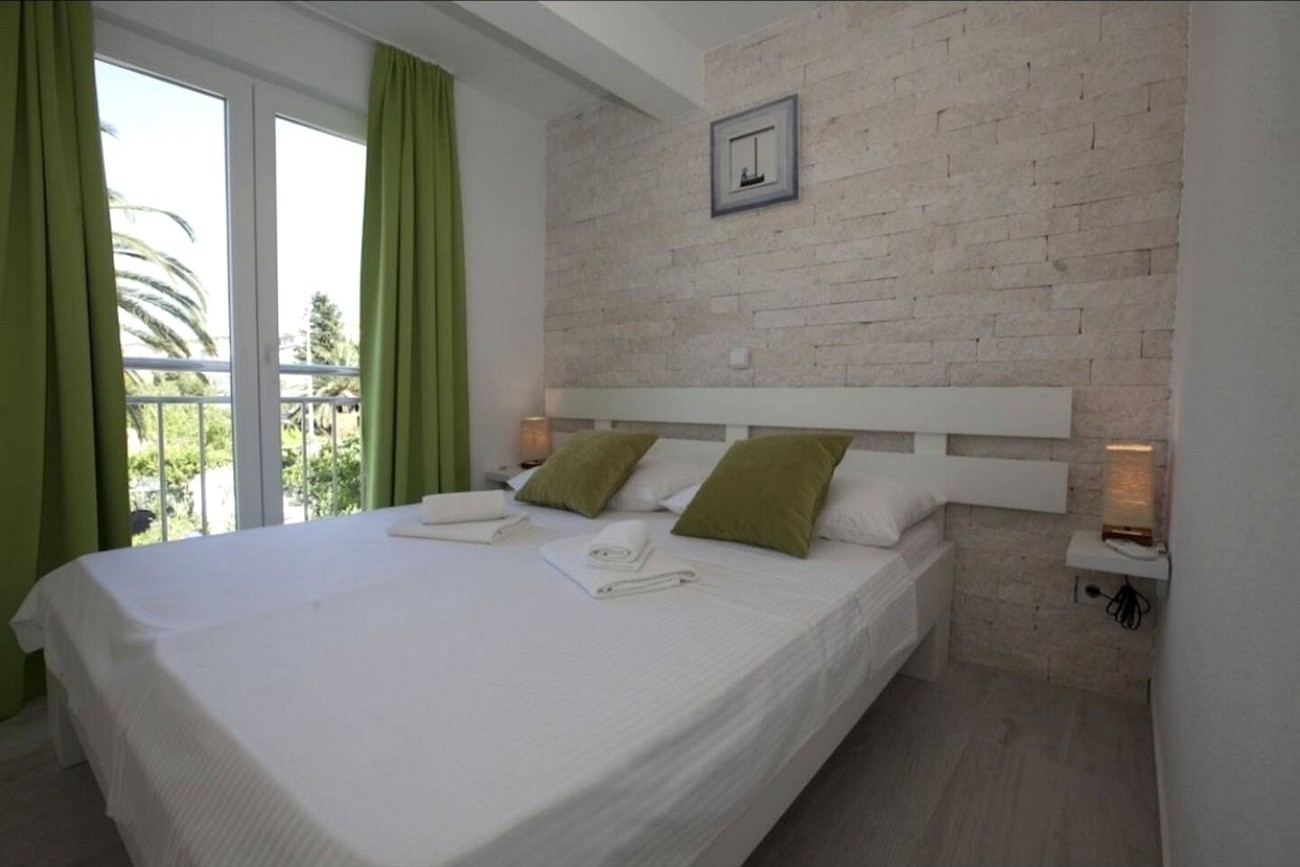Three bedroom house with terrace and sea view Mastrinka, Čiovo  K