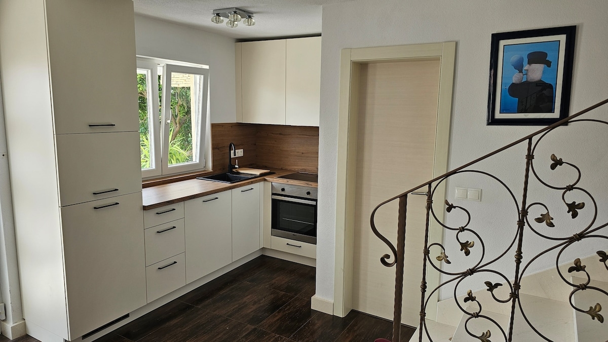 Three bedroom house with terrace and sea view Mastrinka, Čiovo  K