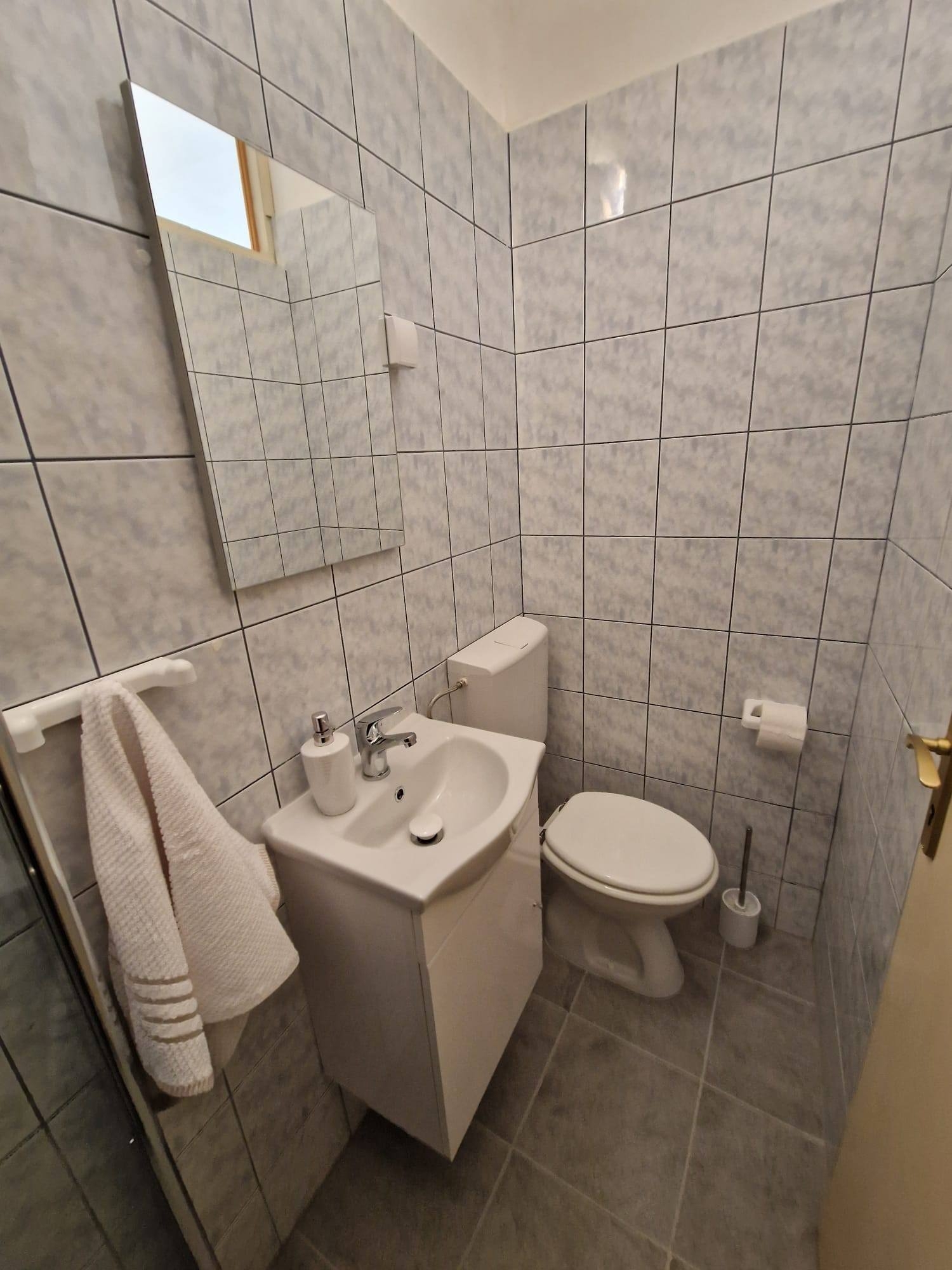 Two bedroom apartment with terrace and sea view Seget Donji, Trogir  A-a