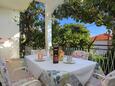 Seget Donji, Terrace in the apartment, with a sea view and WiFi.