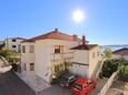 Seget Donji, Trogir, Propiedad 2029 - Apartamentos near sea with pebble beach.