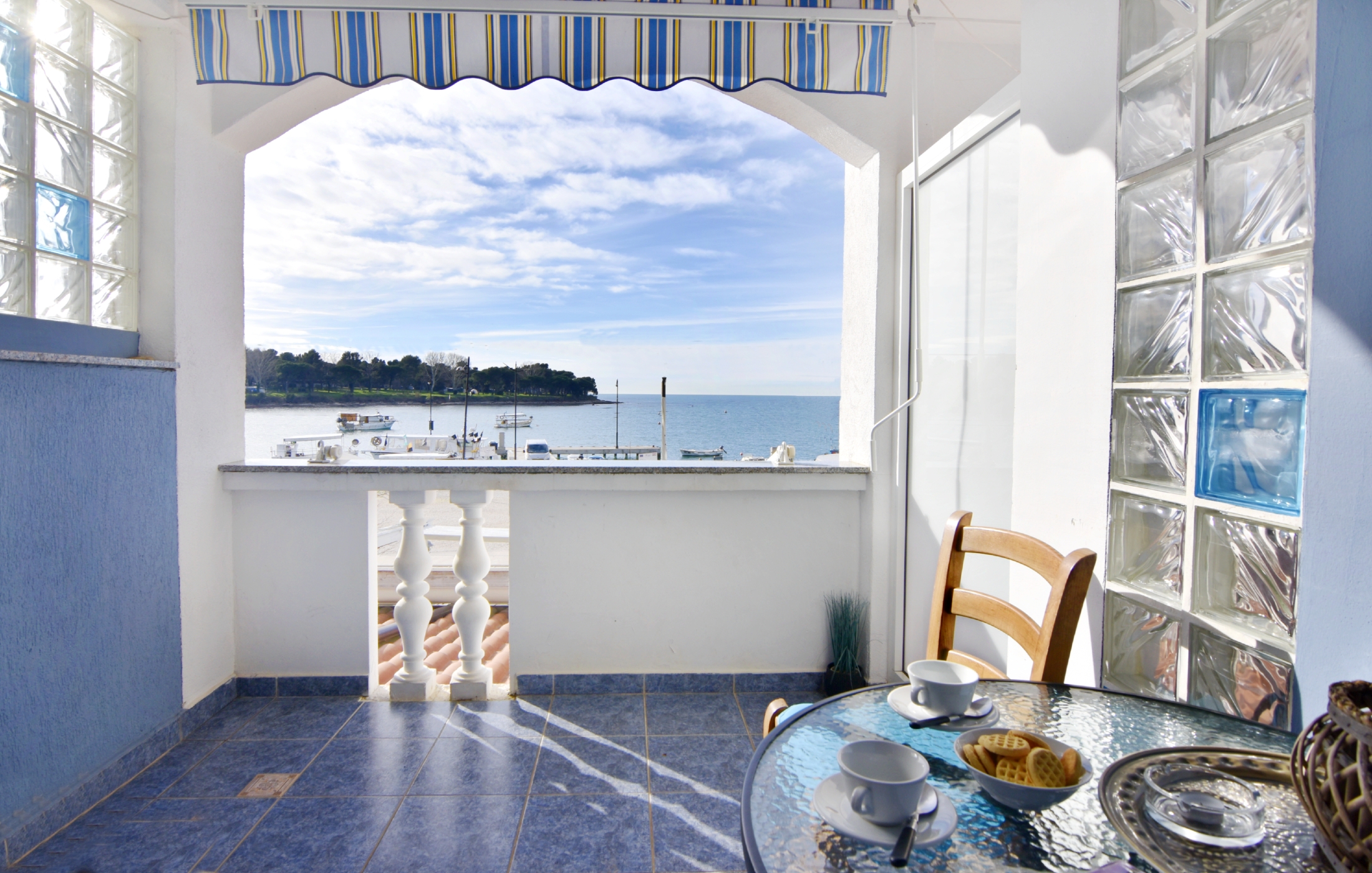 Studio flat with balcony and sea view Savudrija, Umag (AS-20295-a)