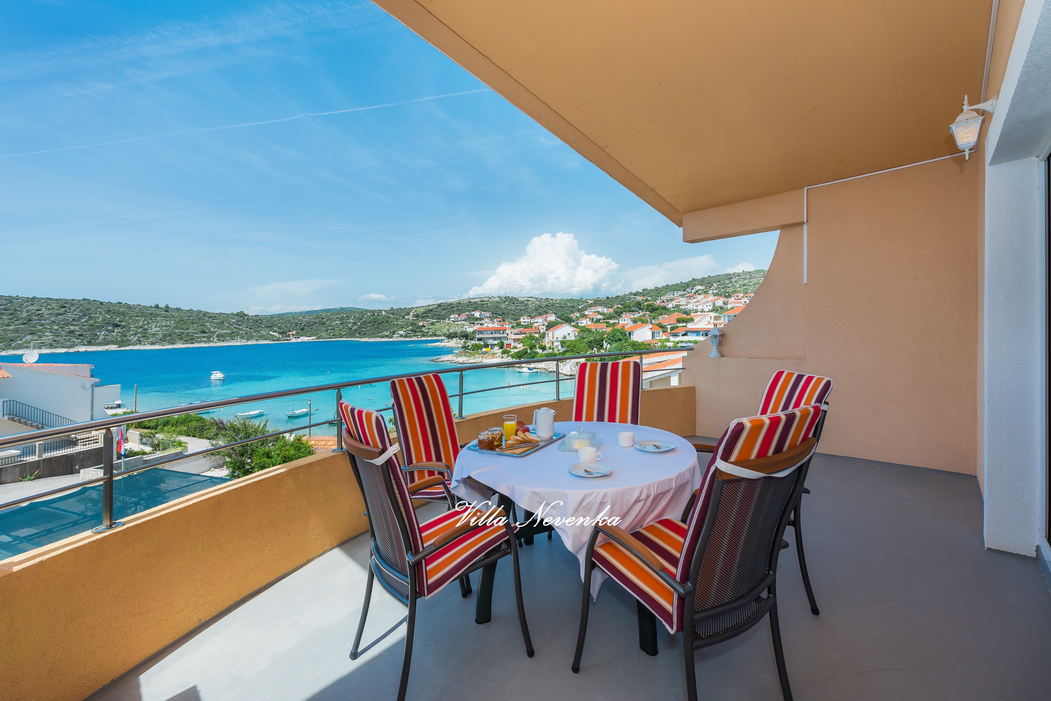 Four-bedroom apartment with terrace and sea view Kanica, Rogoznica  A-c