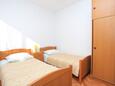 Spavaća soba 2 Slatine, Spavaća soba 2 u smještaju tipa apartment, kućni ljubimci dozvoljeni i WiFi.