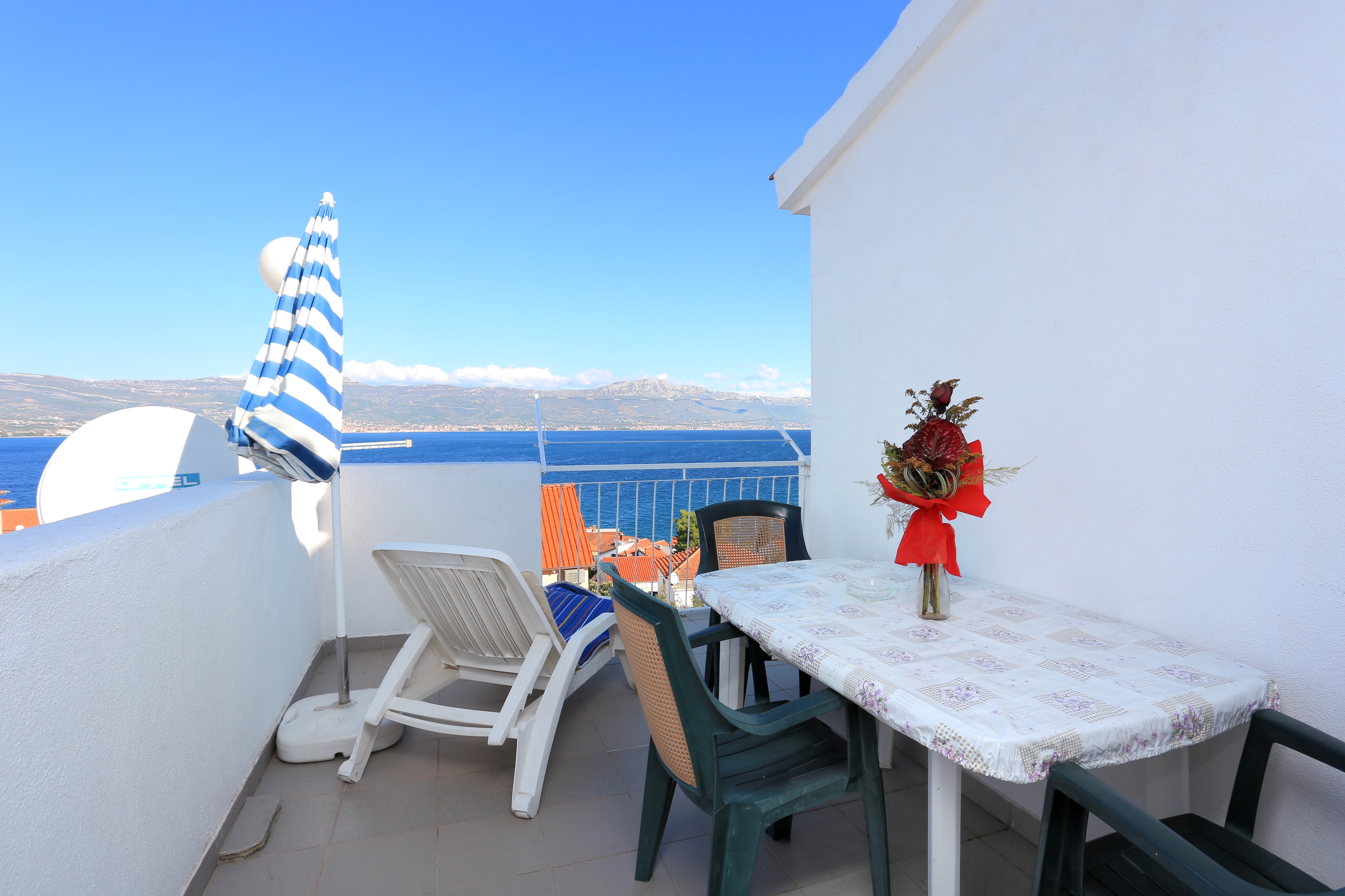 One bedroom apartment with terrace and sea view Slatine, Čiovo (A-2030-b) One bedroom apartment with terrace and sea view Slatine, Čiovo (A-2030-b)