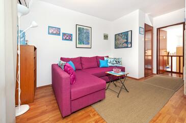 Rovinj, Camera di soggiorno nell'alloggi del tipo apartment, condizionatore disponibile e WiFi.