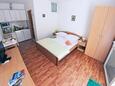 Dubrovnik, Bedroom in the studio-apartment, air condition available and WiFi.