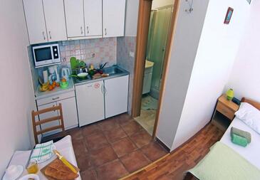 Dubrovnik, Kitchen in the studio-apartment, WiFi.