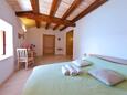 Bedroom Zaton Mali, Bedroom in the room, air condition available and WiFi.