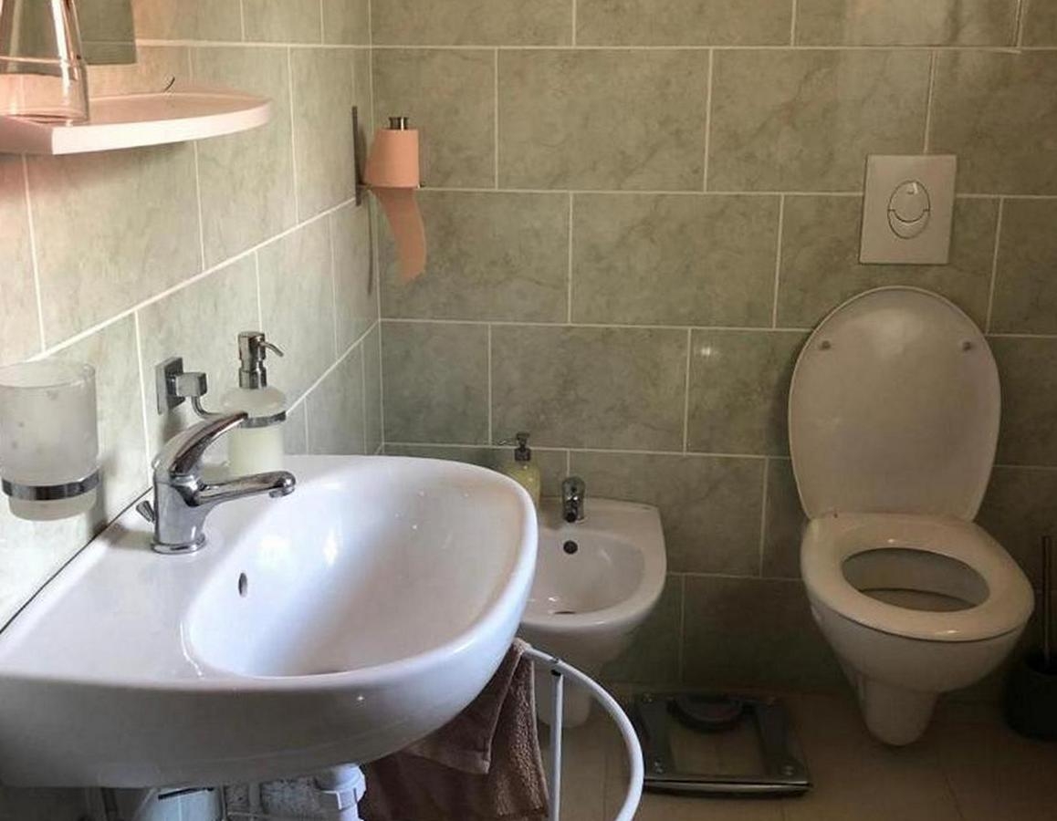 Dvosobna kuća s terasom Fužine, Gorski kotar  K