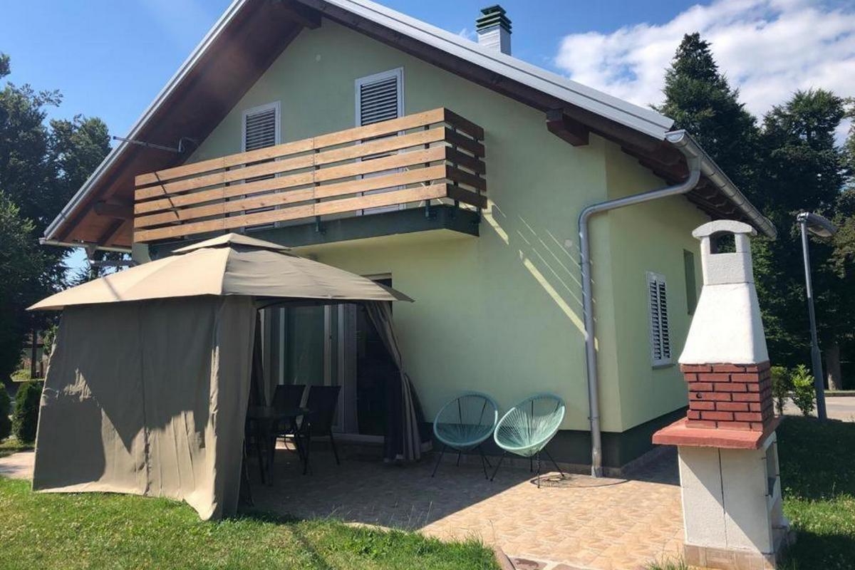 Dvosobna kuća s terasom Fužine, Gorski kotar  K