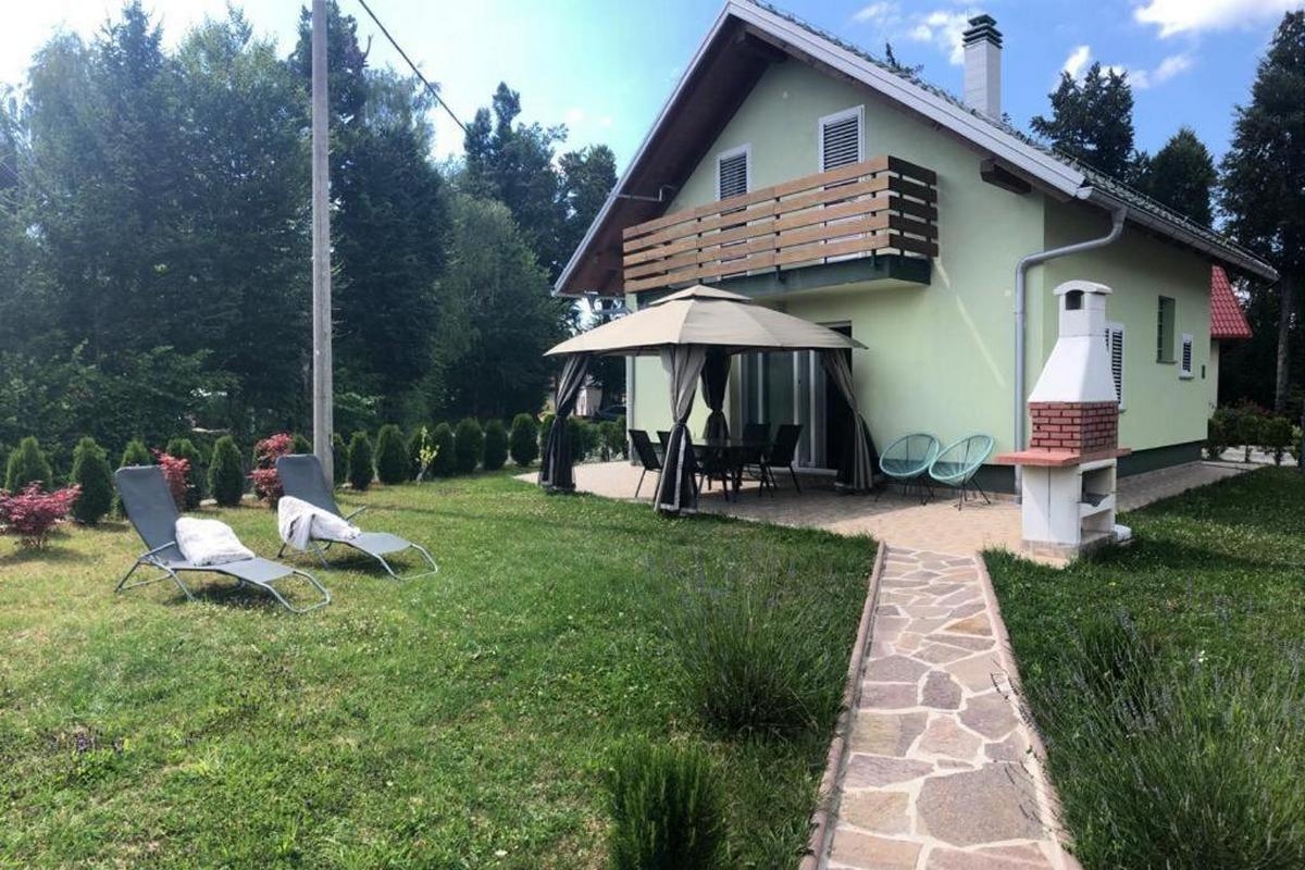 Dvosobna kuća s terasom Fužine, Gorski kotar  K