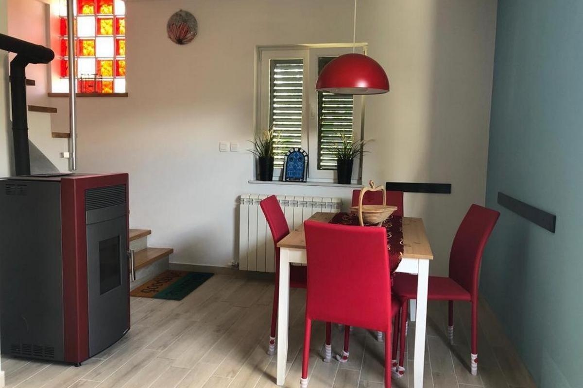 Dvosobna kuća s terasom Fužine, Gorski kotar  K