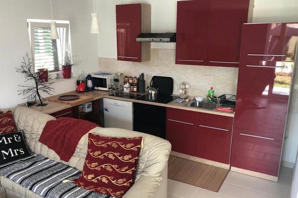 Dvosobna kuća s terasom Fužine, Gorski kotar  K